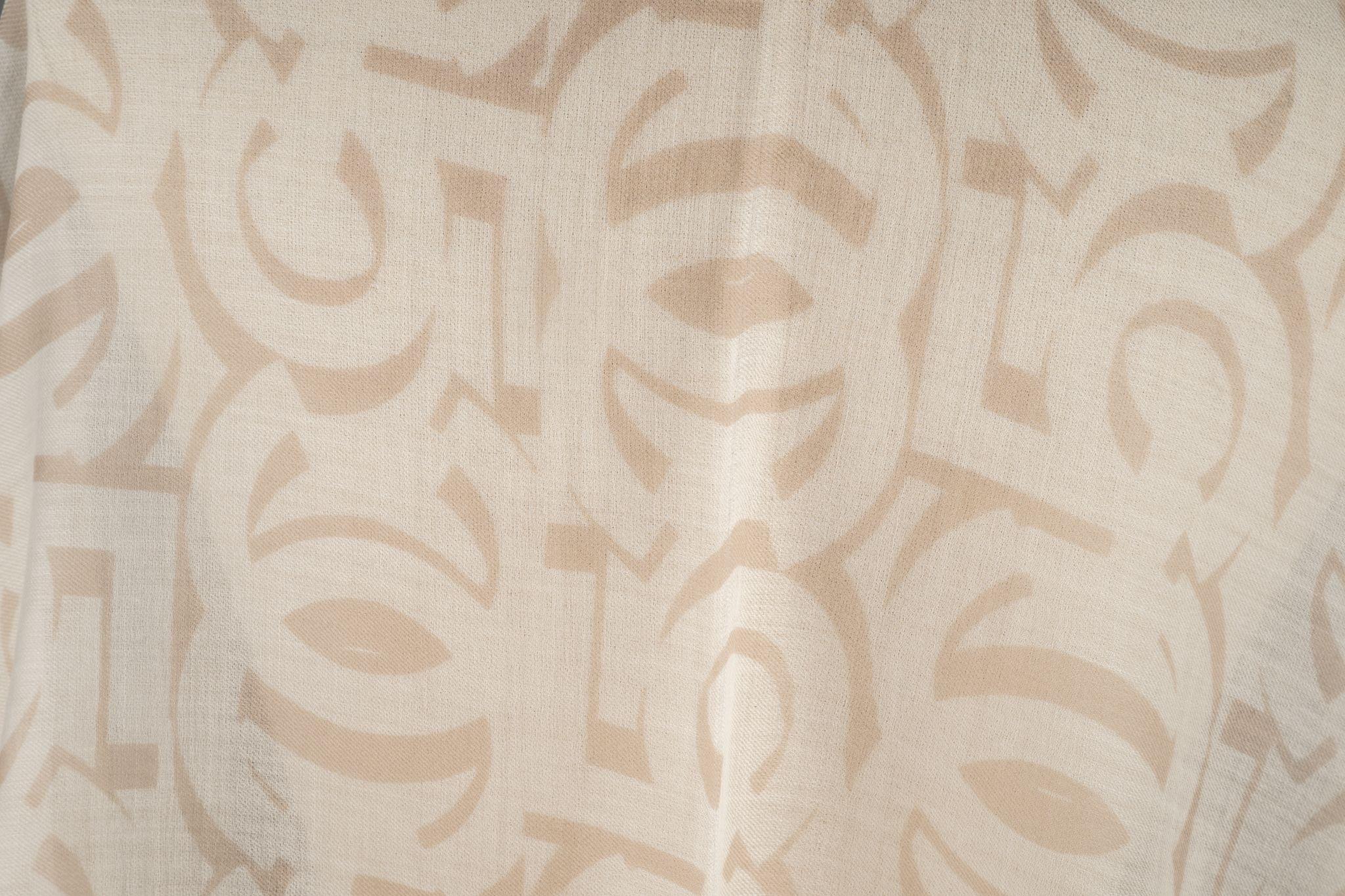 Bianco Chanel New White NB Logo CC Cashmere in vendita