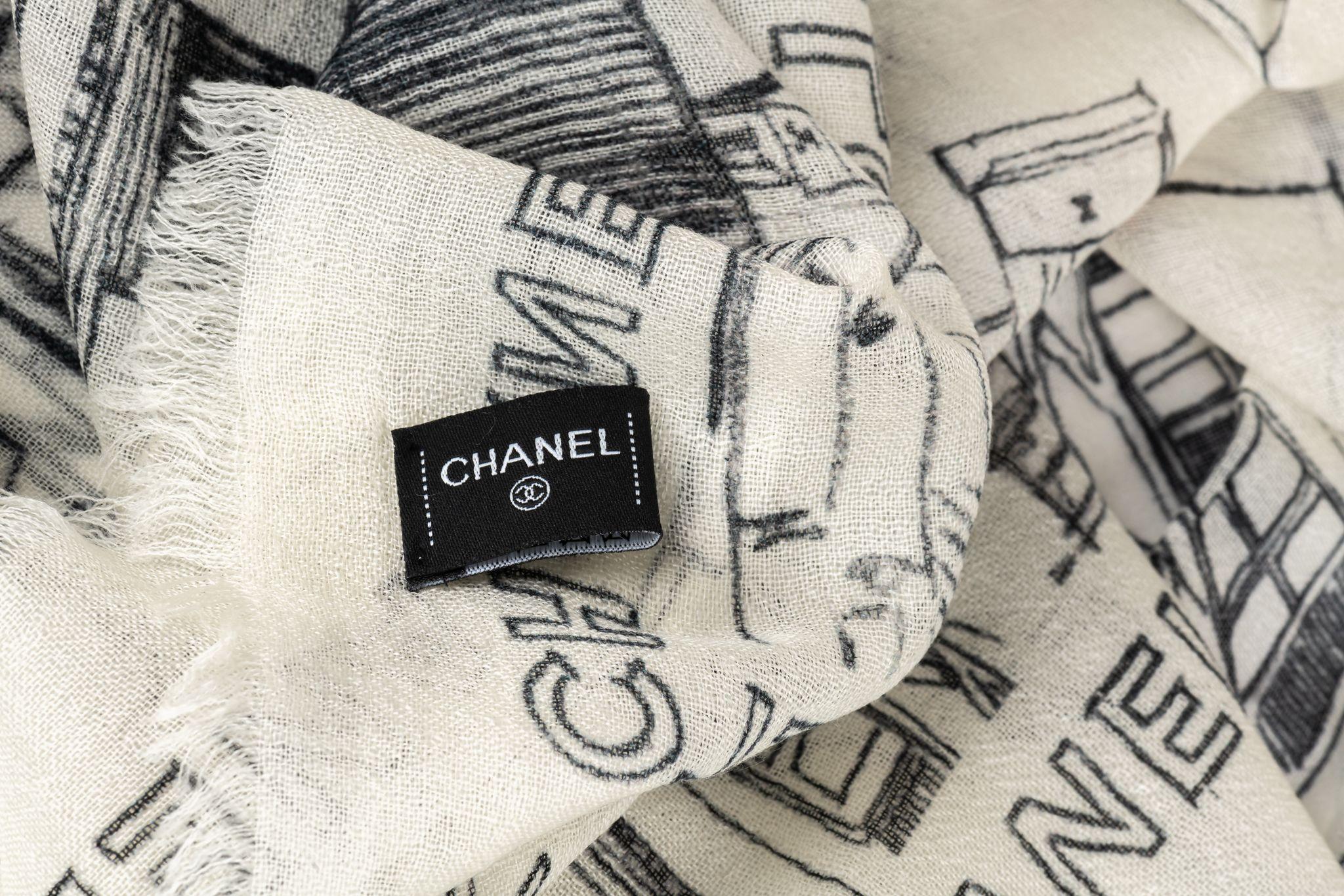 Neuer weier Hahn-Kaschmirschal von Chanel (Grau) im Angebot