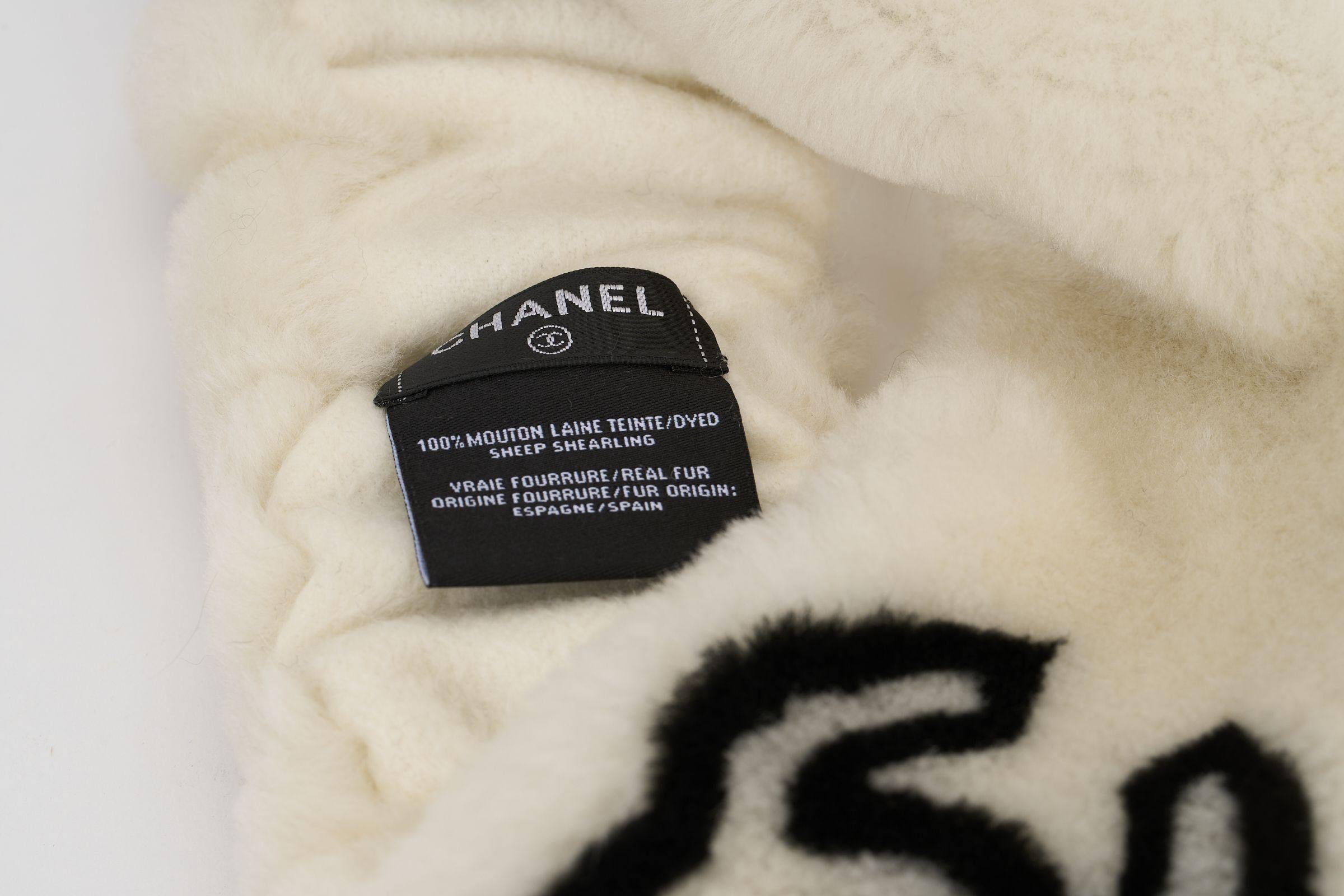 Chanel New White Shearling Logo Headband For Sale 1