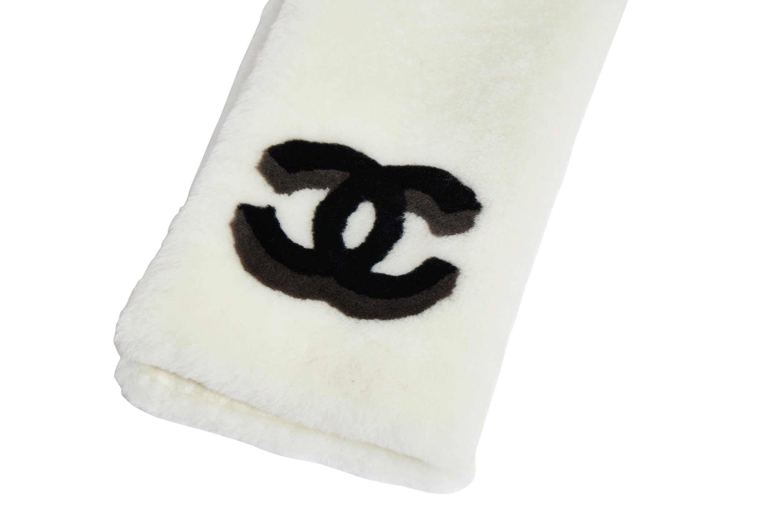 Chanel New White Sheepskin Three-Dimensional Letters Scarf In New Condition In West Hollywood, CA