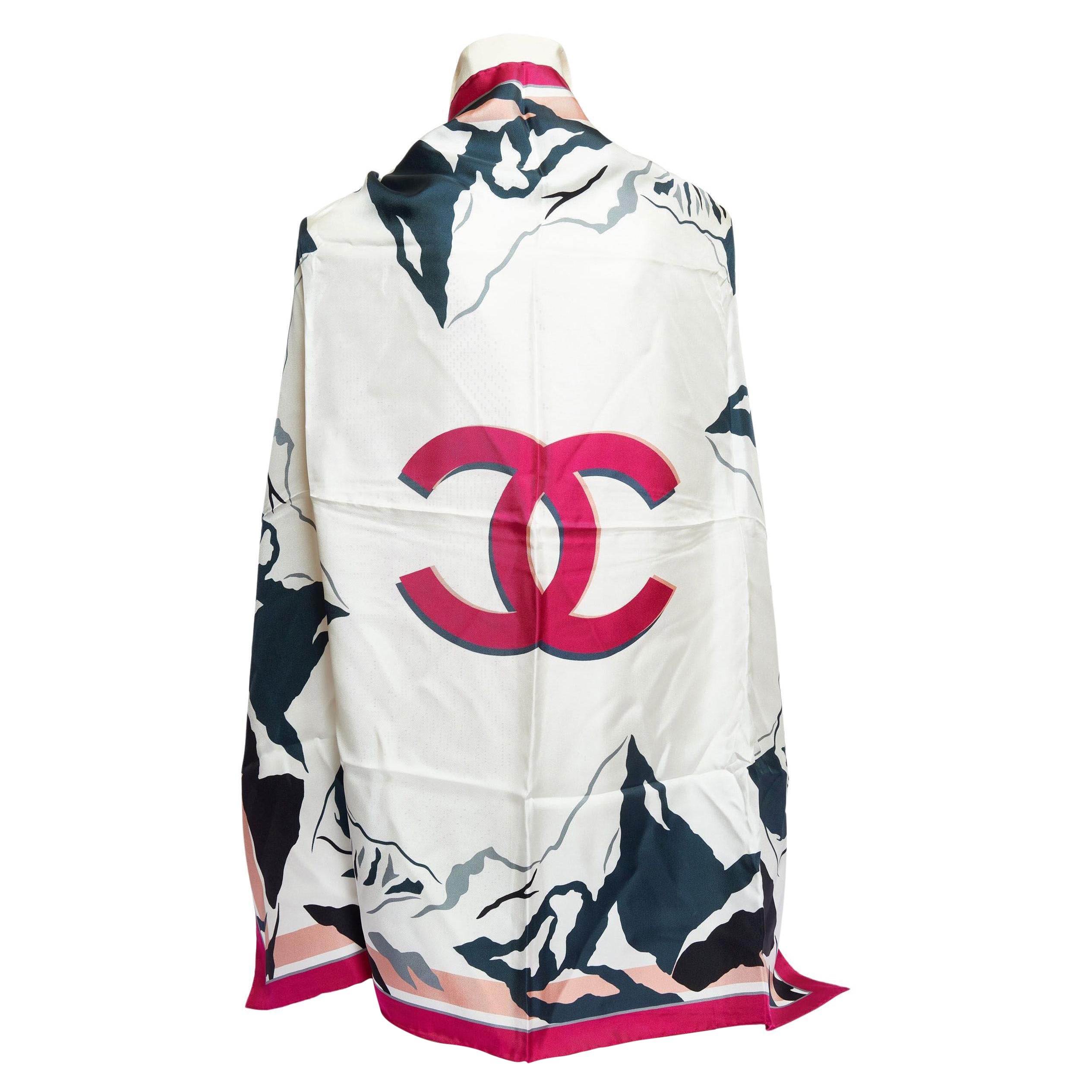 Chanel New Weiß Seide CC Fuchsia Mountains Schal im Angebot