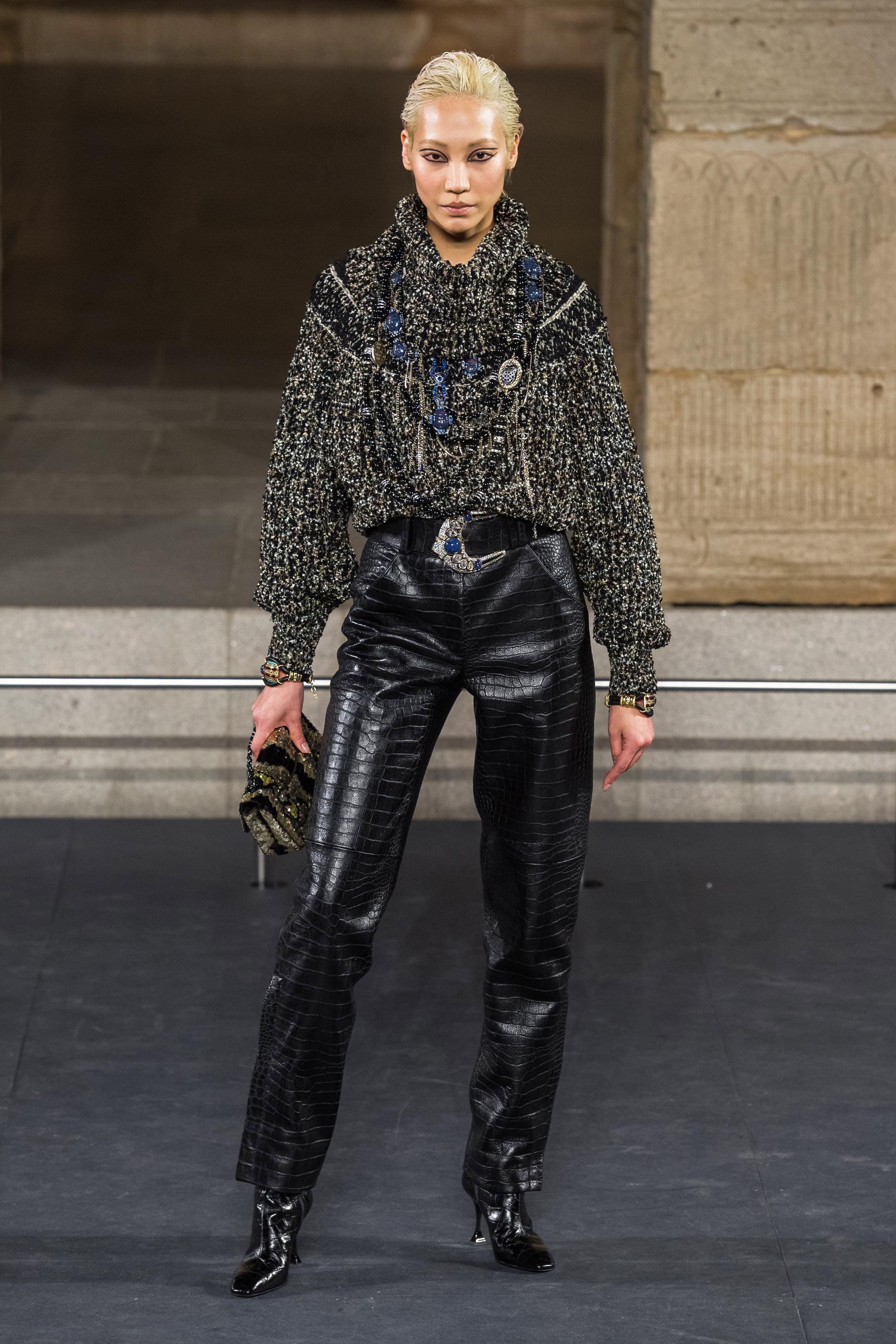 New Chanel woven tweed cardi jacket from 
Paris / New-York 2019 Pre-Fall Fashion Show which took place in Met Museum.
Size mark 36 fr. Never Worn.
- made of stunning woven fantasy tweed in black, beige with shimmering threads 
- CC logo with symbols