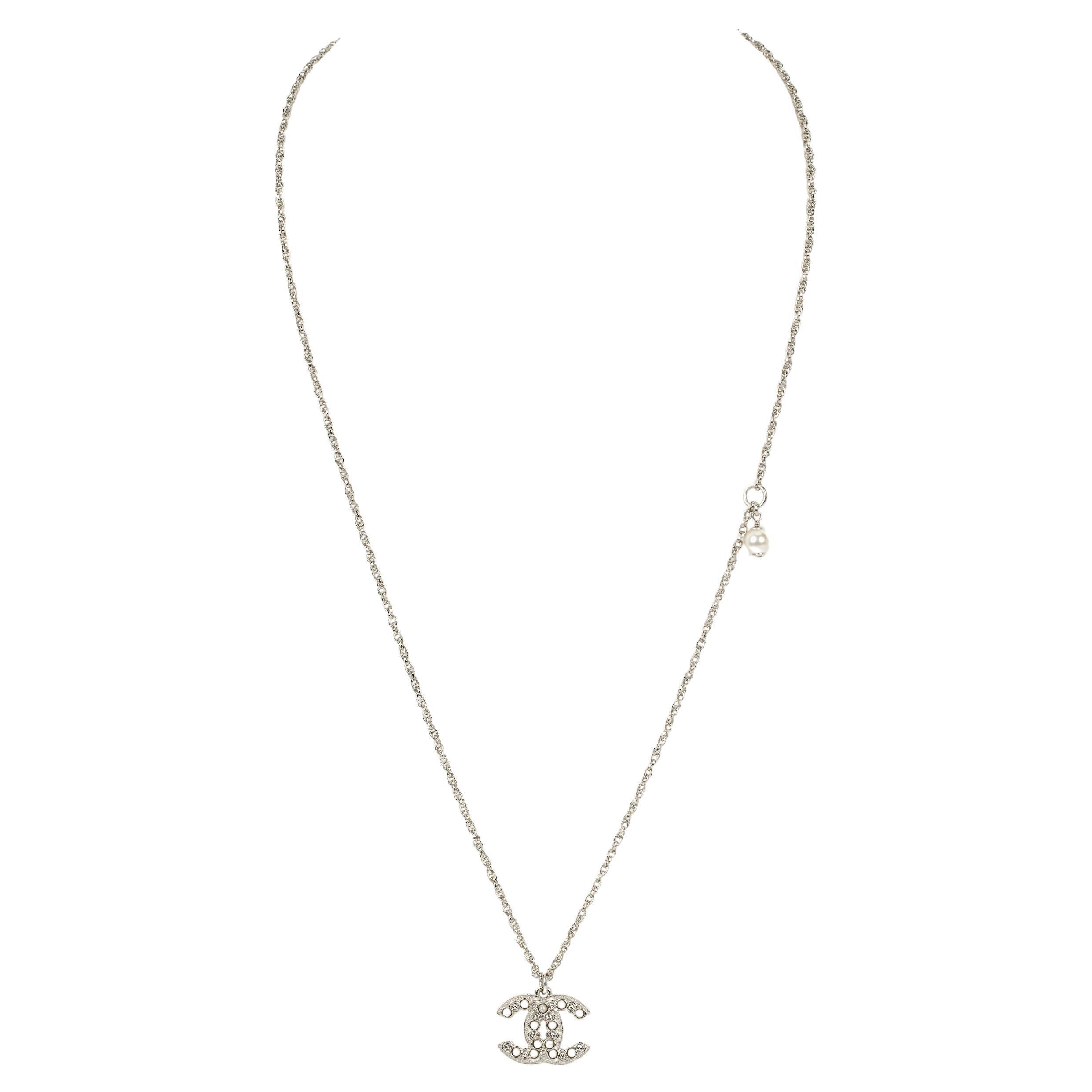 Chanel NIB Collar Colgante CC Plata