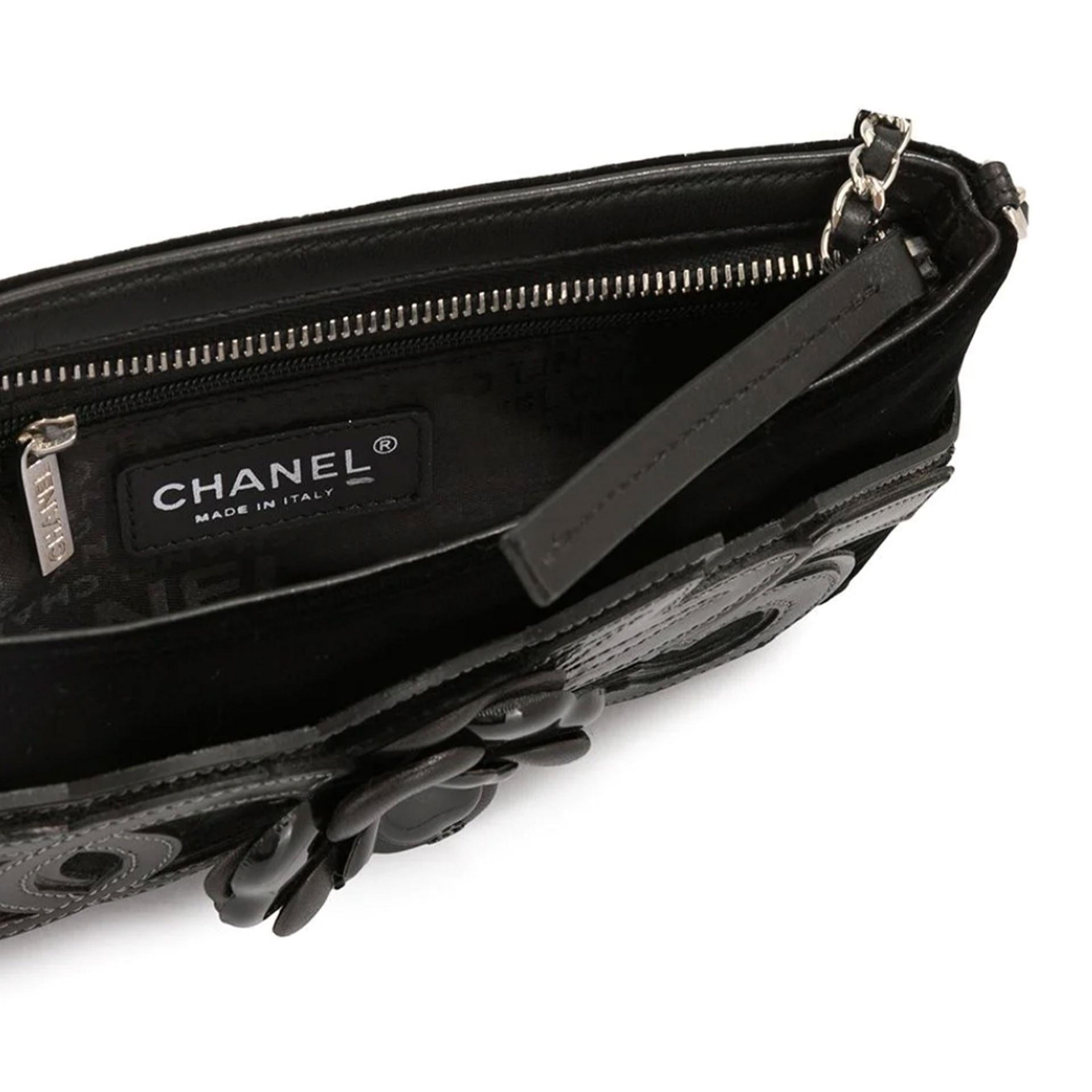 Chanel 2006 Vintage Velvet & Patent Camellia No. 5 Shoulder Clutch Evening Bag In Good Condition For Sale In Miami, FL