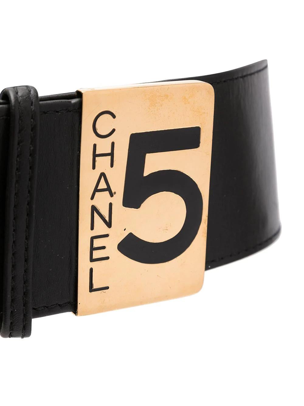 Take your accessories repertoire to whimsical heights with this vintage Chanel belt. It was designed in 1987, four years after Karl Lagerfeld had been inducted to creative director of the house. Imbued with his playfully feminine aesthetic, the belt