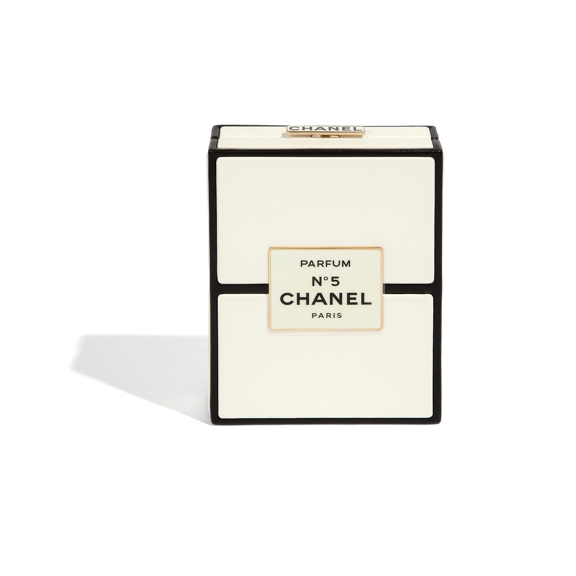 This is a limited edition Chanel Minaudière from the Spring/Summer 2021 collection that comes in a stunning black and white perfume box design. The clutch is in pristine condition, free from any signs of wear and tear, and comes with its original