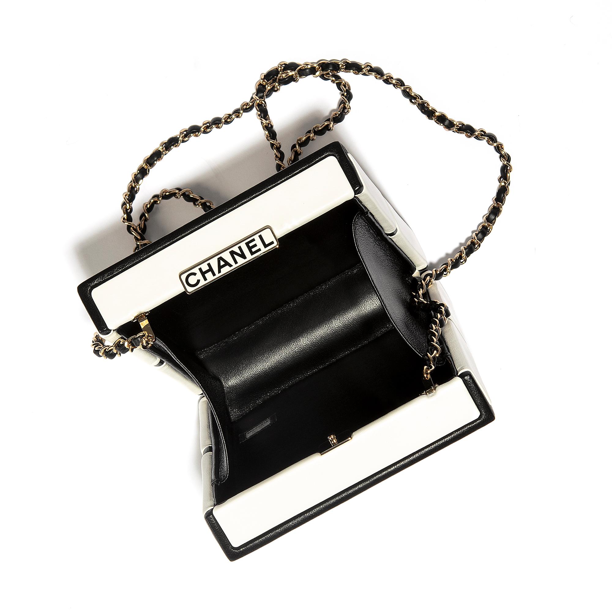 Chanel No.5 Perfume Box Minaudiere Clutch Bag 2021 For Sale 2
