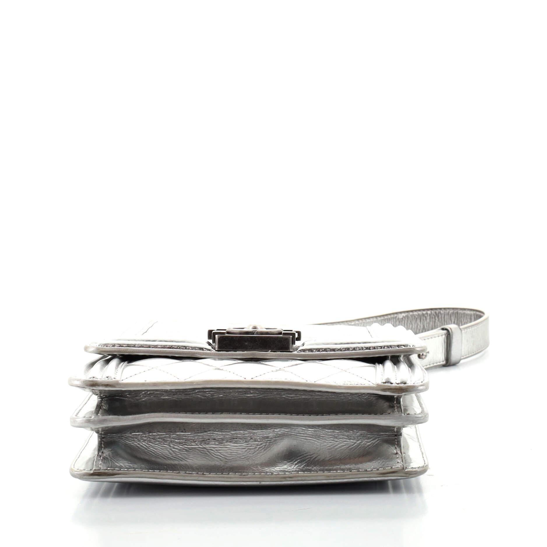 Chanel North South Boy Flap Bag Gesteppt Metallic Kalbsleder Klein (Grau)