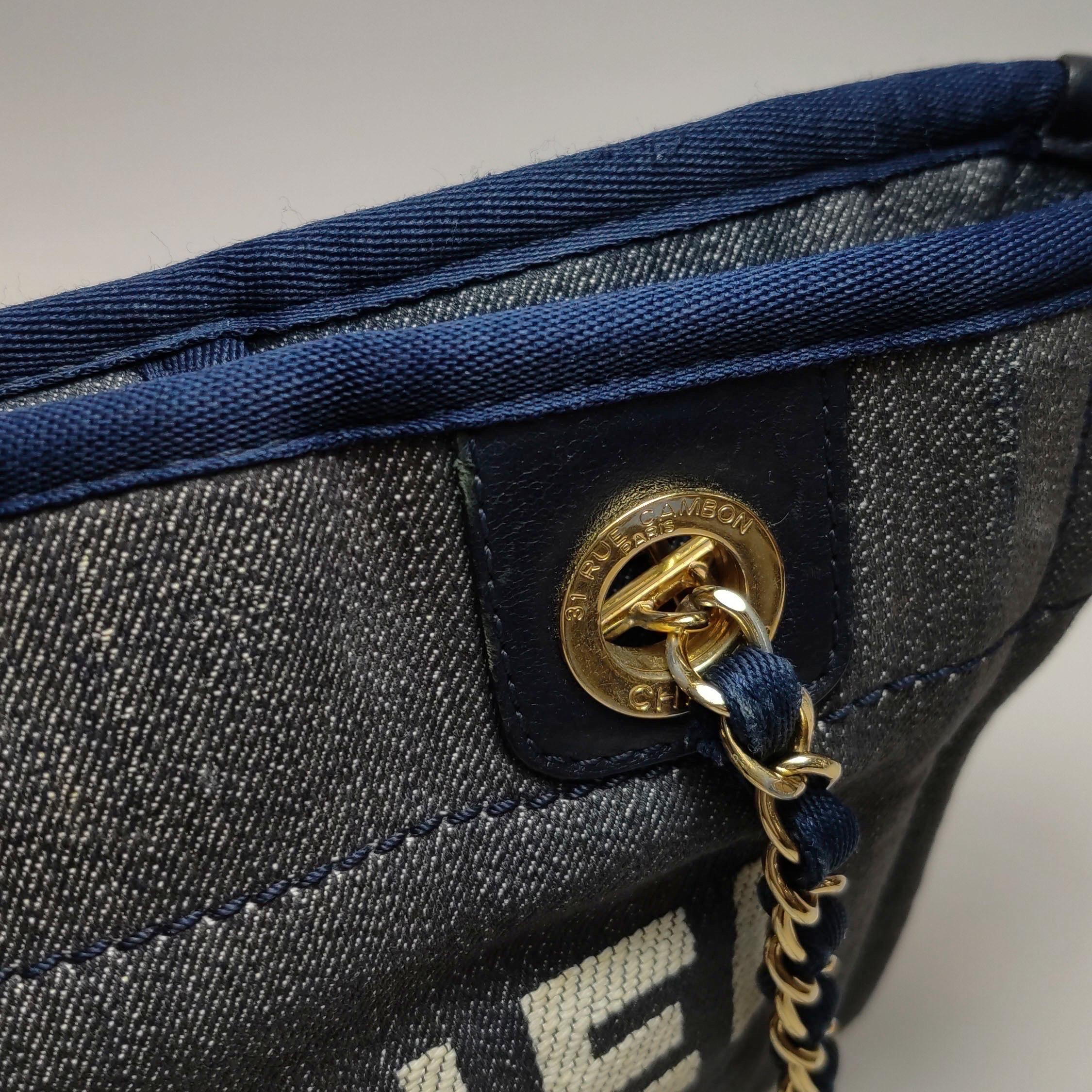Chanel North South Deauville Tote Navy Denim Top Handle Shoulder Bag, 2012-2013 en vente 7