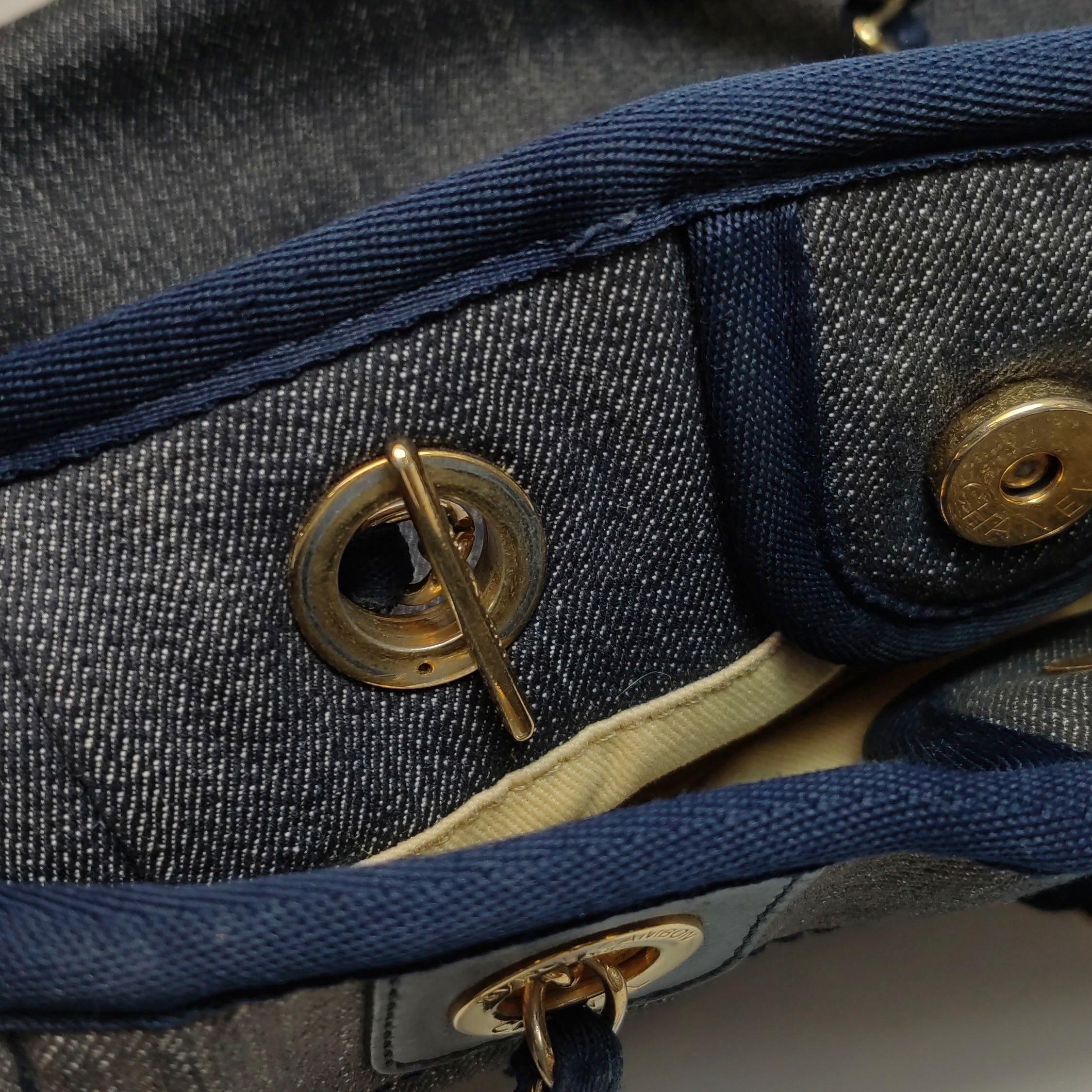 Chanel North South Deauville Tote Navy Denim Top Handle Shoulder Bag, 2012-2013 en vente 8