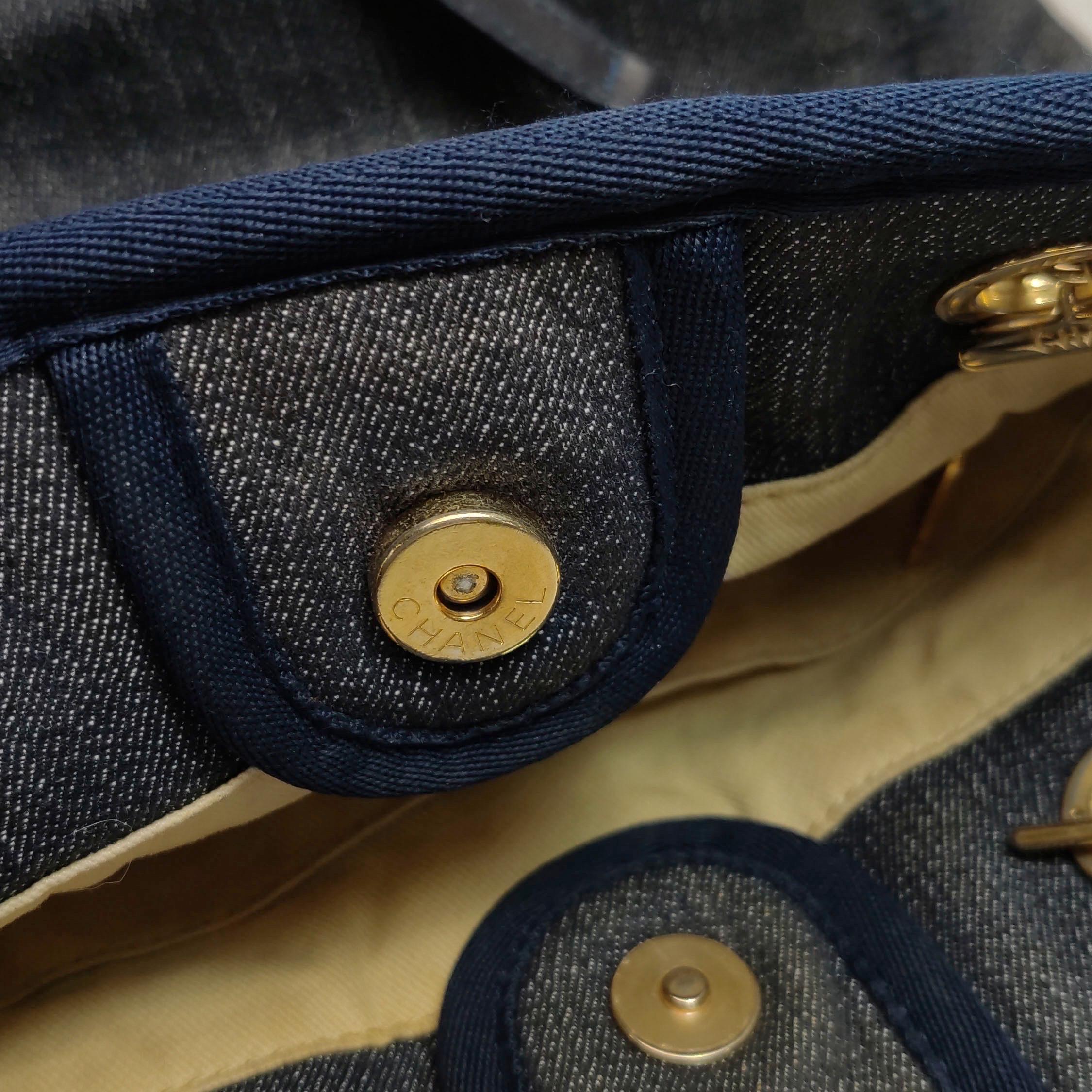 Chanel North South Deauville Tote Navy Denim Top Handle Shoulder Bag, 2012-2013 en vente 9