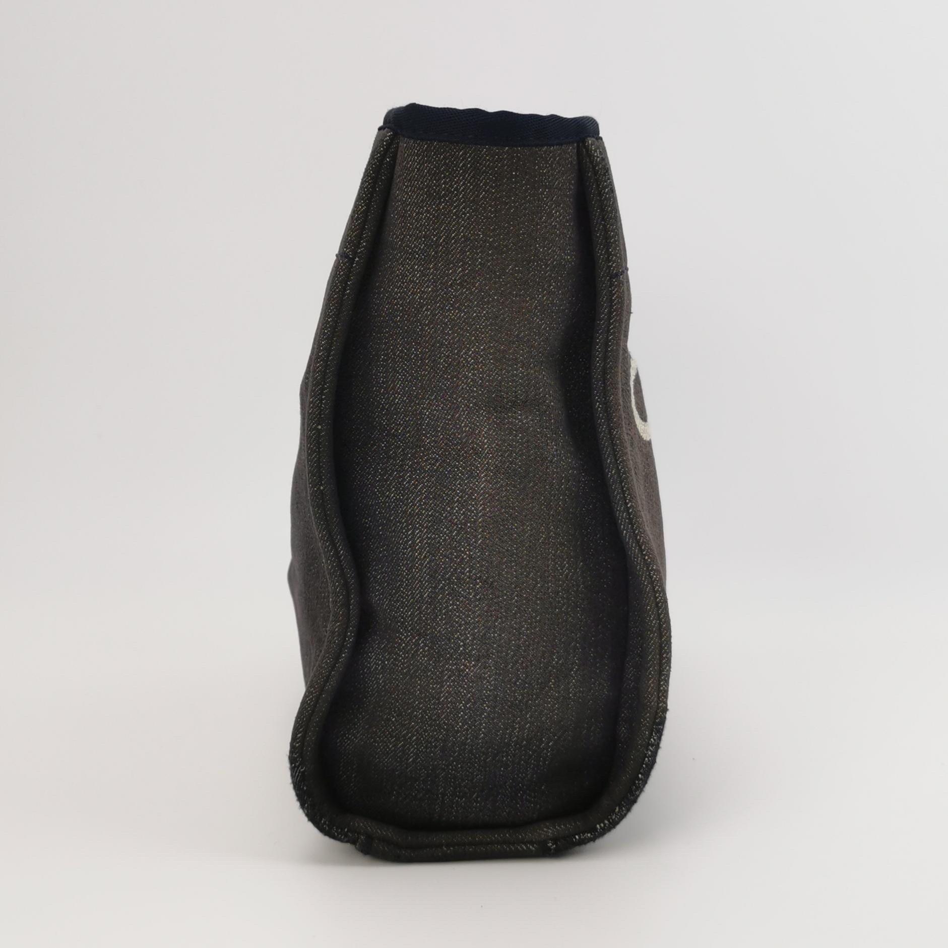 Chanel North South Deauville Tote Navy Denim Top Handle Shoulder Bag, 2012-2013 Excellent état - En vente à AUBERVILLIERS, FR