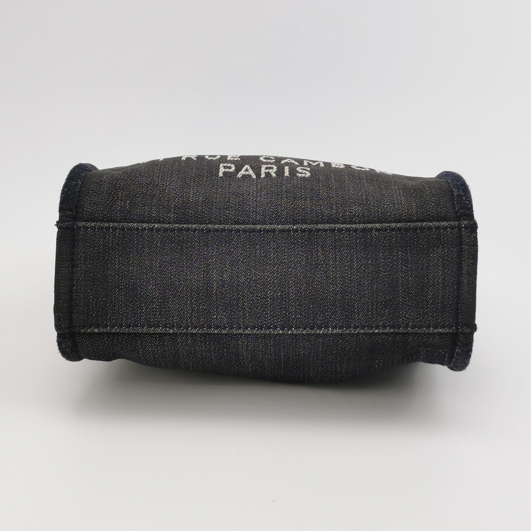 Chanel North South Deauville Tote Navy Denim Top Handle Shoulder Bag, 2012-2013 en vente 1