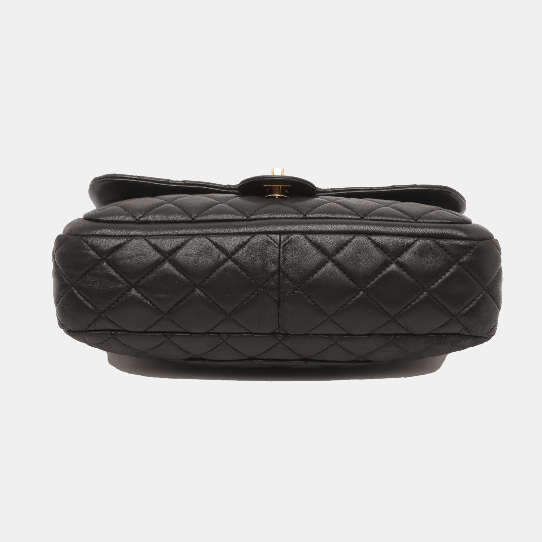 Chanel Now and Forever Bolso grande con solapa Piel de cordero negra Oro HW, 2013-14
 Estas son fotos profesionales de la bolsa real.
 ESTADO: MUY BUENO
 Este bolso Chanel grande CF de segunda mano está en muy buen estado original, con algunos
