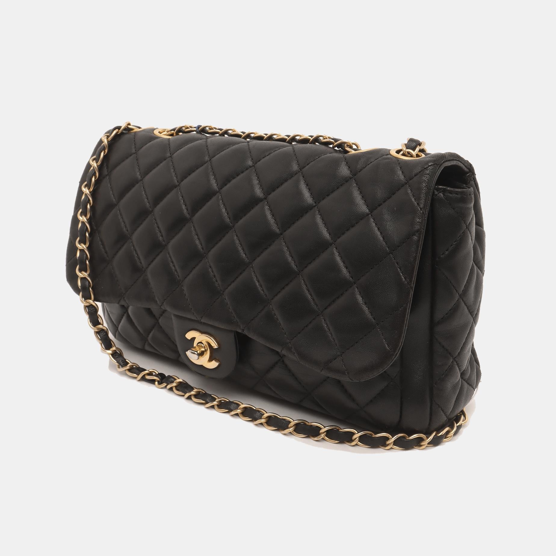 Chanel Now and Forever Bolso grande con solapa Piel de cordero negra Oro HW, 2013-14 en Bueno estado para la venta en AUBERVILLIERS, FR