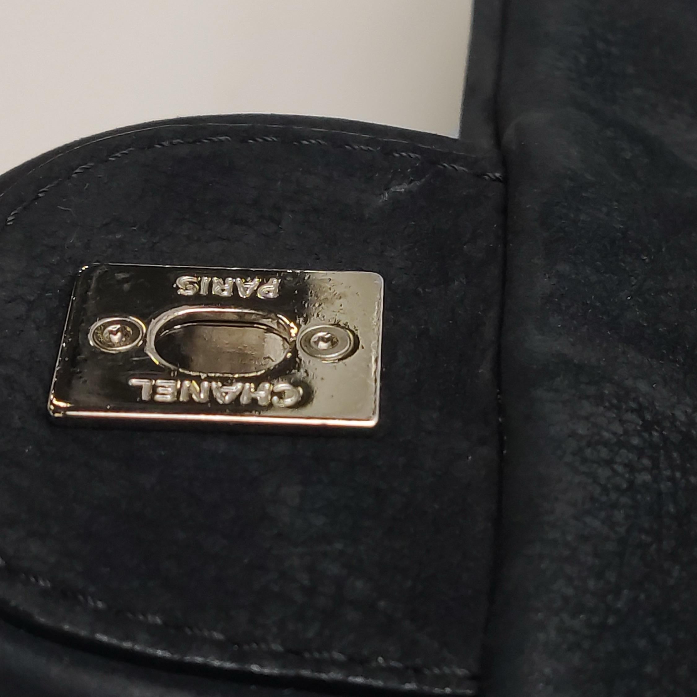 Chanel Nubuk Wildleder Darjeeling Flap Tasche Ultimate Stitch Schwarz Jumbo Tasche im Angebot 7