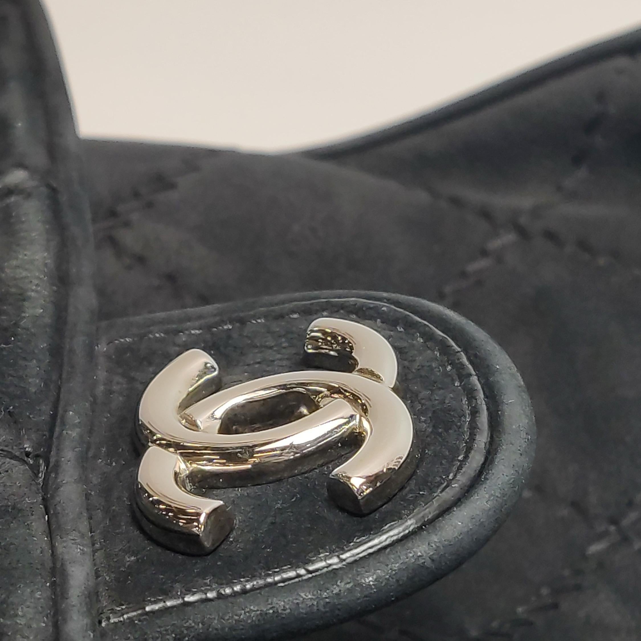 Chanel Nubuk Wildleder Darjeeling Flap Tasche Ultimate Stitch Schwarz Jumbo Tasche im Angebot 9