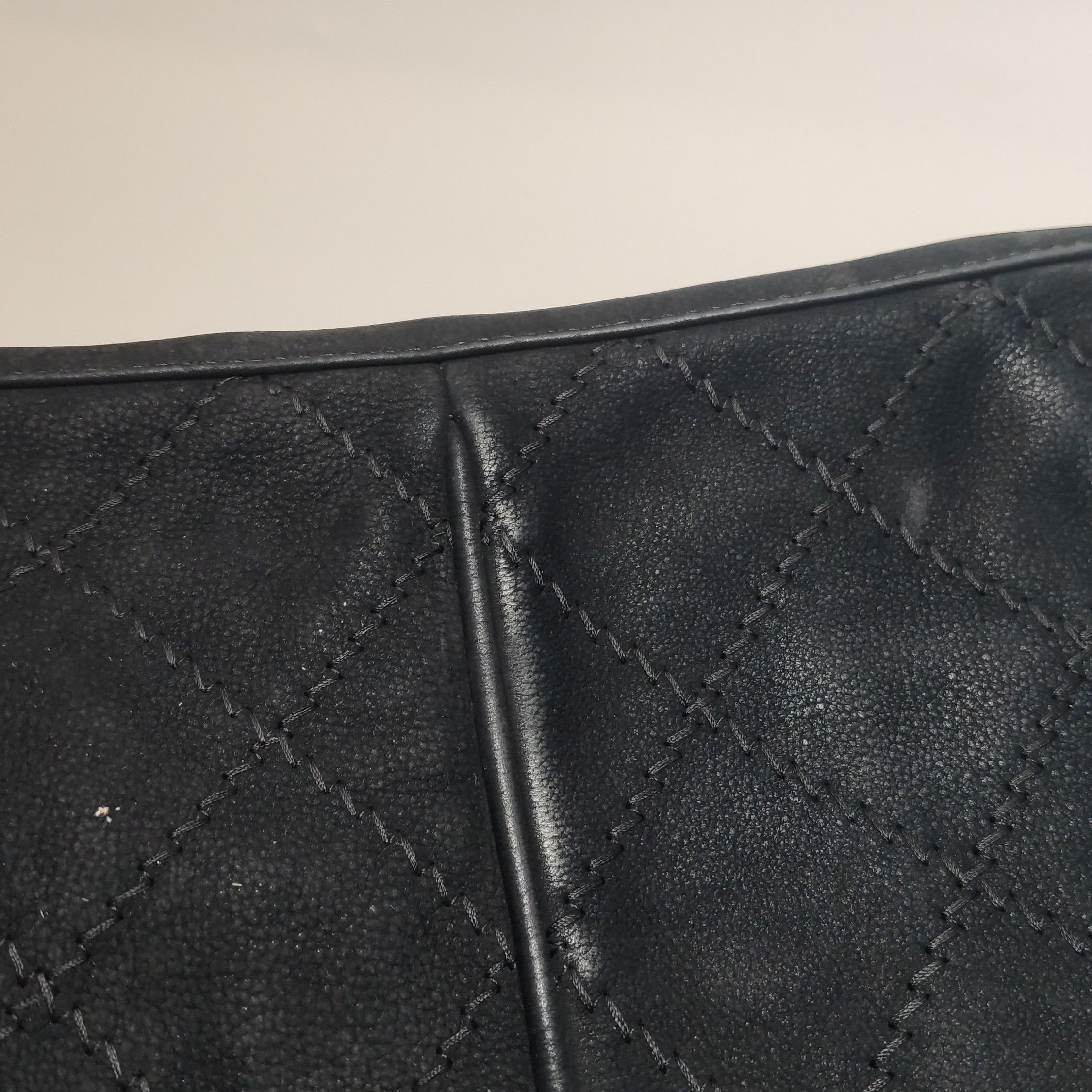 Chanel Nubuk Wildleder Darjeeling Flap Tasche Ultimate Stitch Schwarz Jumbo Tasche im Angebot 10