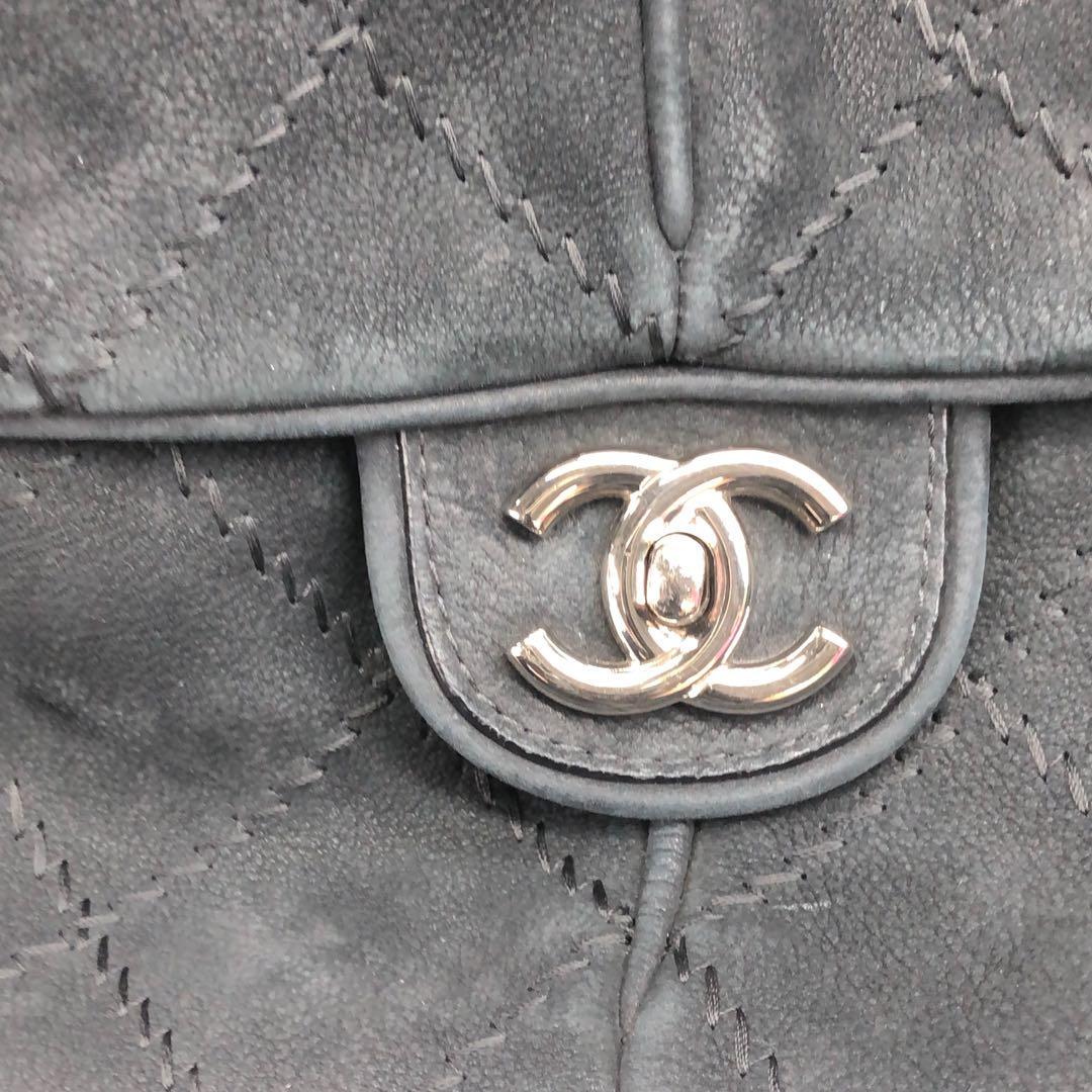 Chanel Sac à rabat Darjeeling en daim nubuck Ultimate Stitch by Stitch by Stitch noir en vente 9