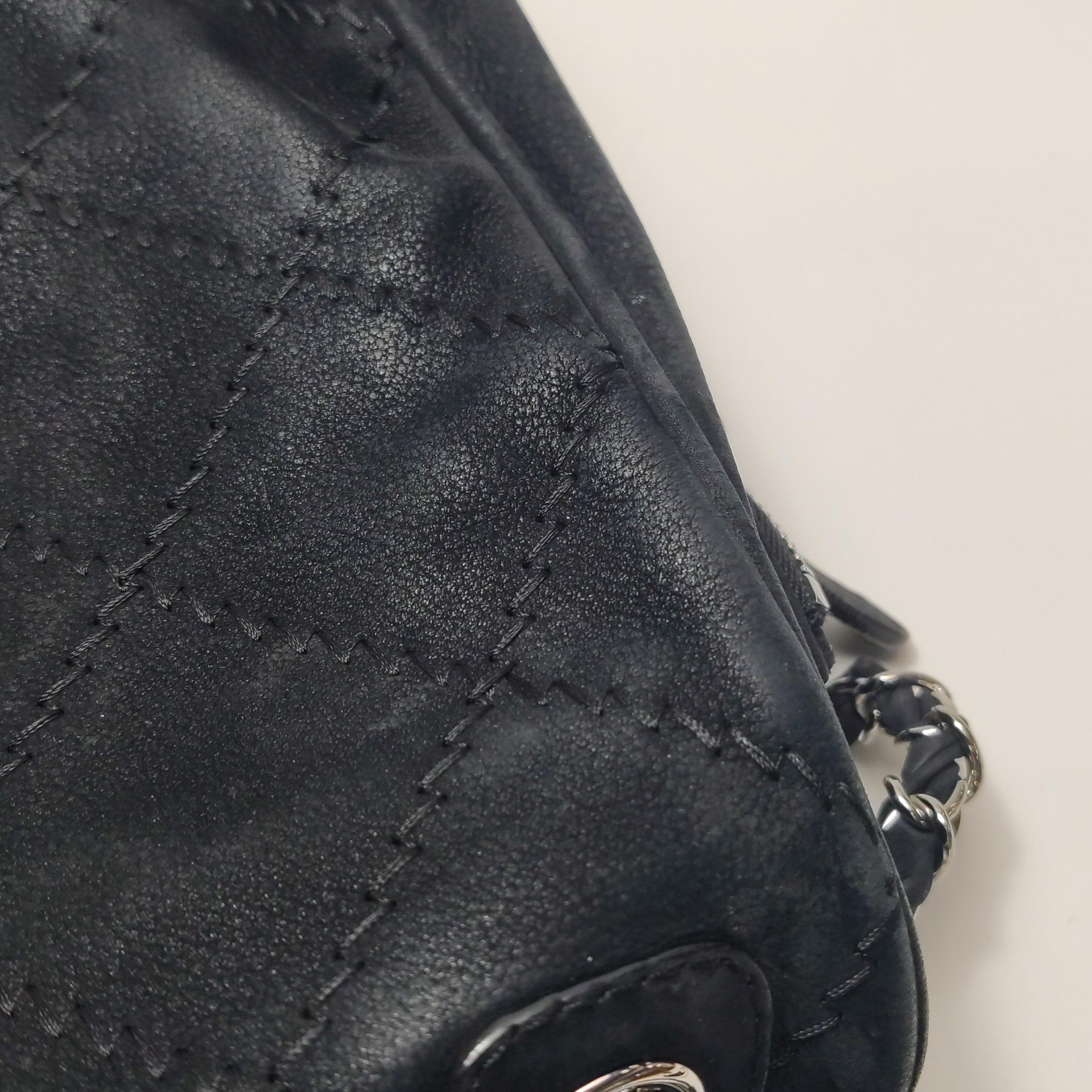 Chanel Nubuk Wildleder Darjeeling Flap Tasche Ultimate Stitch Schwarz Jumbo Tasche im Angebot 12