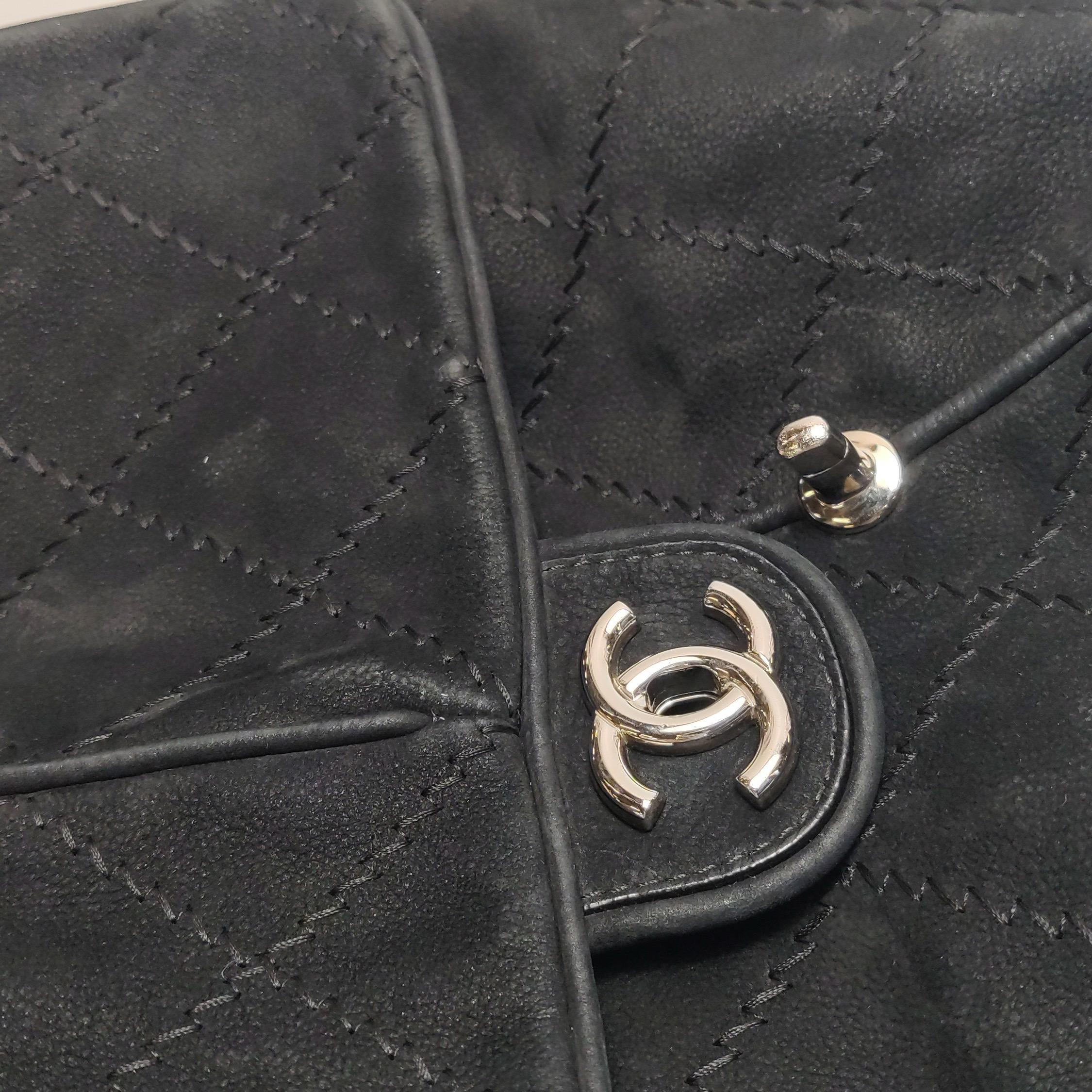 Chanel Nubuk Wildleder Darjeeling Flap Tasche Ultimate Stitch Schwarz Jumbo Tasche im Angebot 16