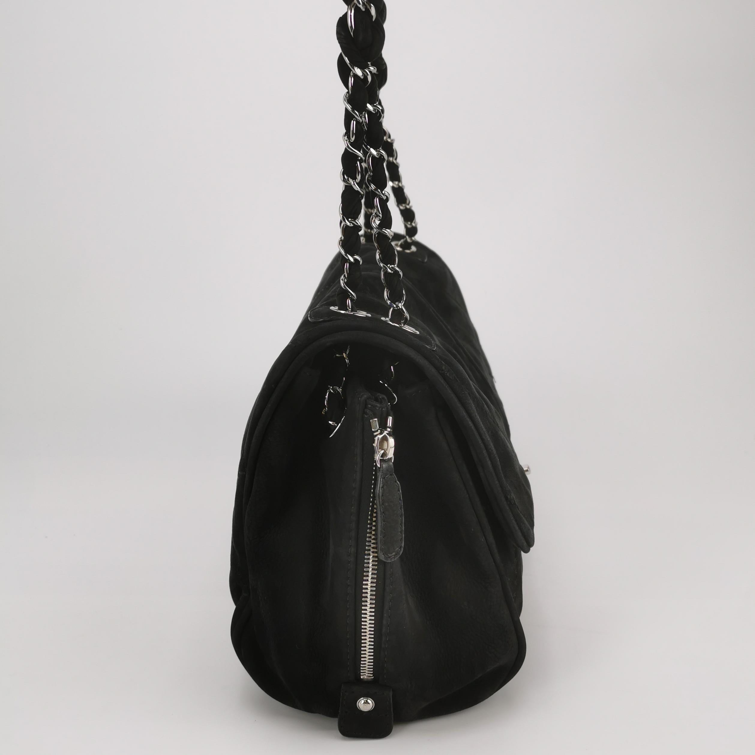 Chanel Nubuk Wildleder Darjeeling Flap Tasche Ultimate Stitch Schwarz Jumbo Tasche Damen im Angebot