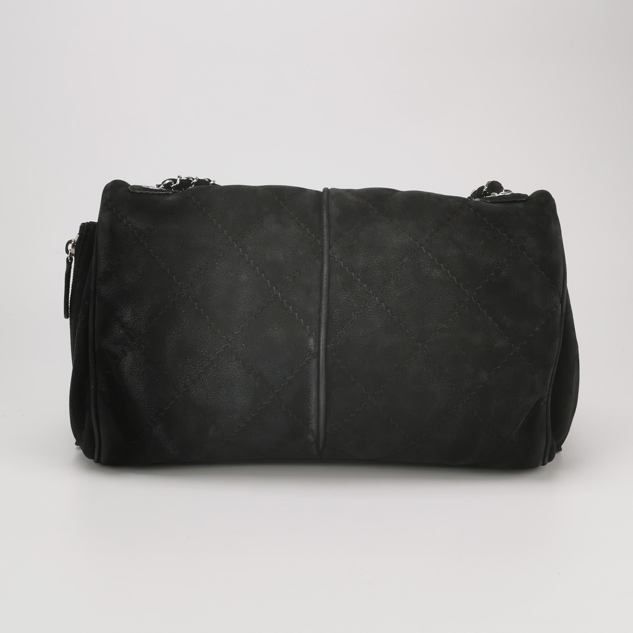 Chanel Nubuk Wildleder Darjeeling Flap Tasche Ultimate Stitch Schwarz Jumbo Tasche im Angebot 2