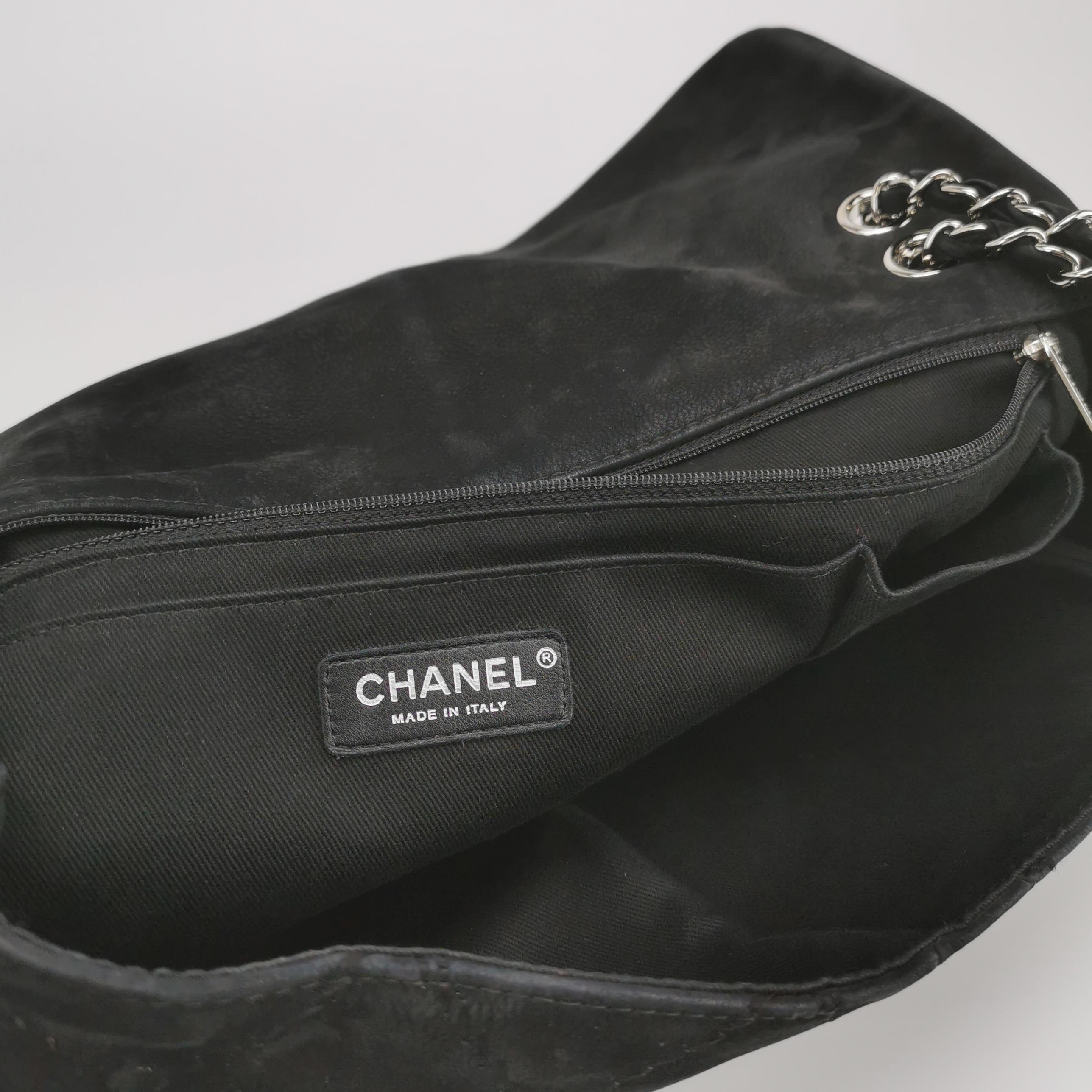 Chanel Nubuk Wildleder Darjeeling Flap Tasche Ultimate Stitch Schwarz Jumbo Tasche im Angebot 3