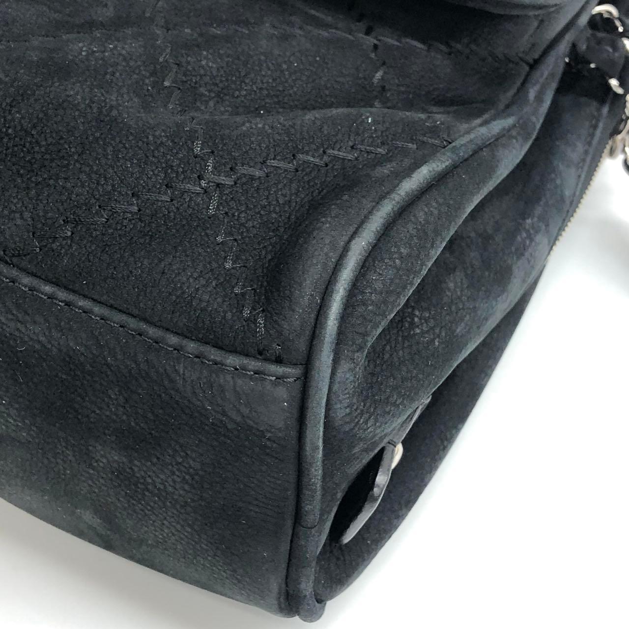 Chanel Sac à rabat Darjeeling en daim nubuck Ultimate Stitch by Stitch by Stitch noir en vente 2