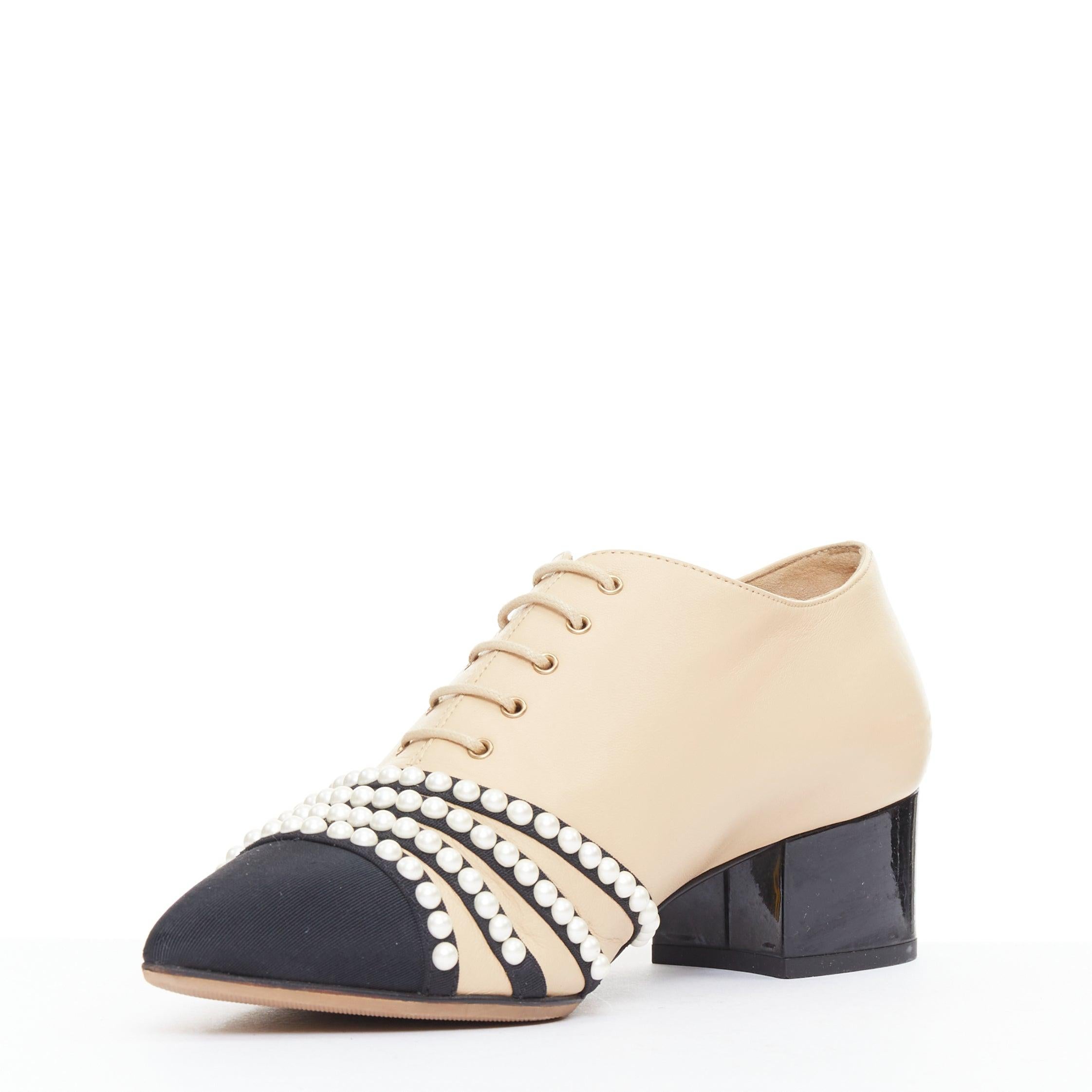 Blanc CHANEL nude black goatskin grosgrain pearl cap toe lace up oxfords EU38 en vente