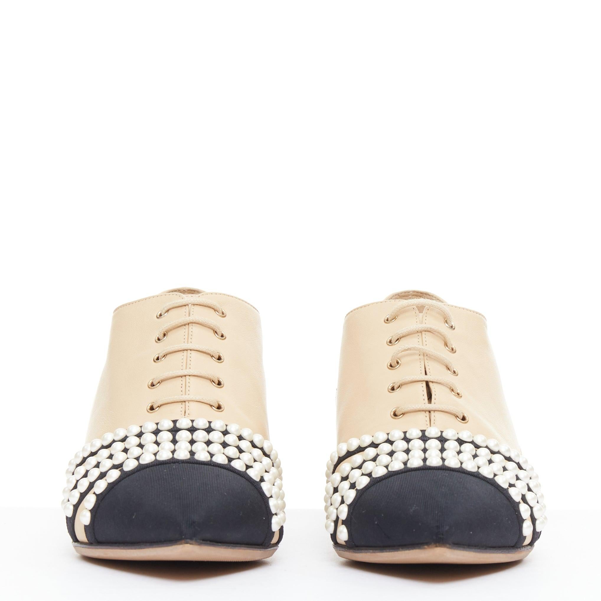CHANEL nude black goatskin grosgrain pearl cap toe lace up oxfords EU38 État moyen - En vente à Hong Kong, NT