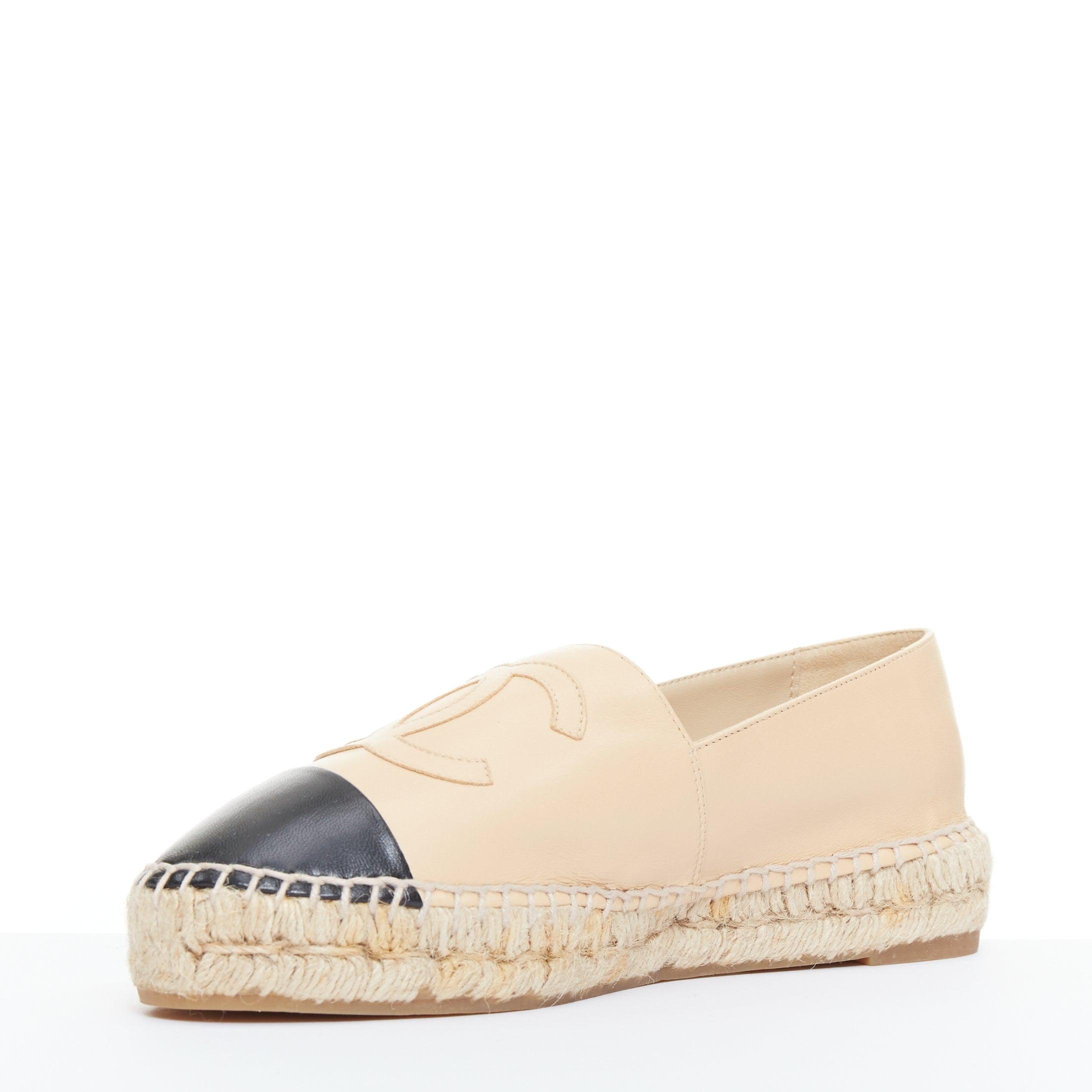 CHANEL nude lamb leather CC logo black toe cap beige espadrille shoes EU38 Bon état - En vente à Hong Kong, NT