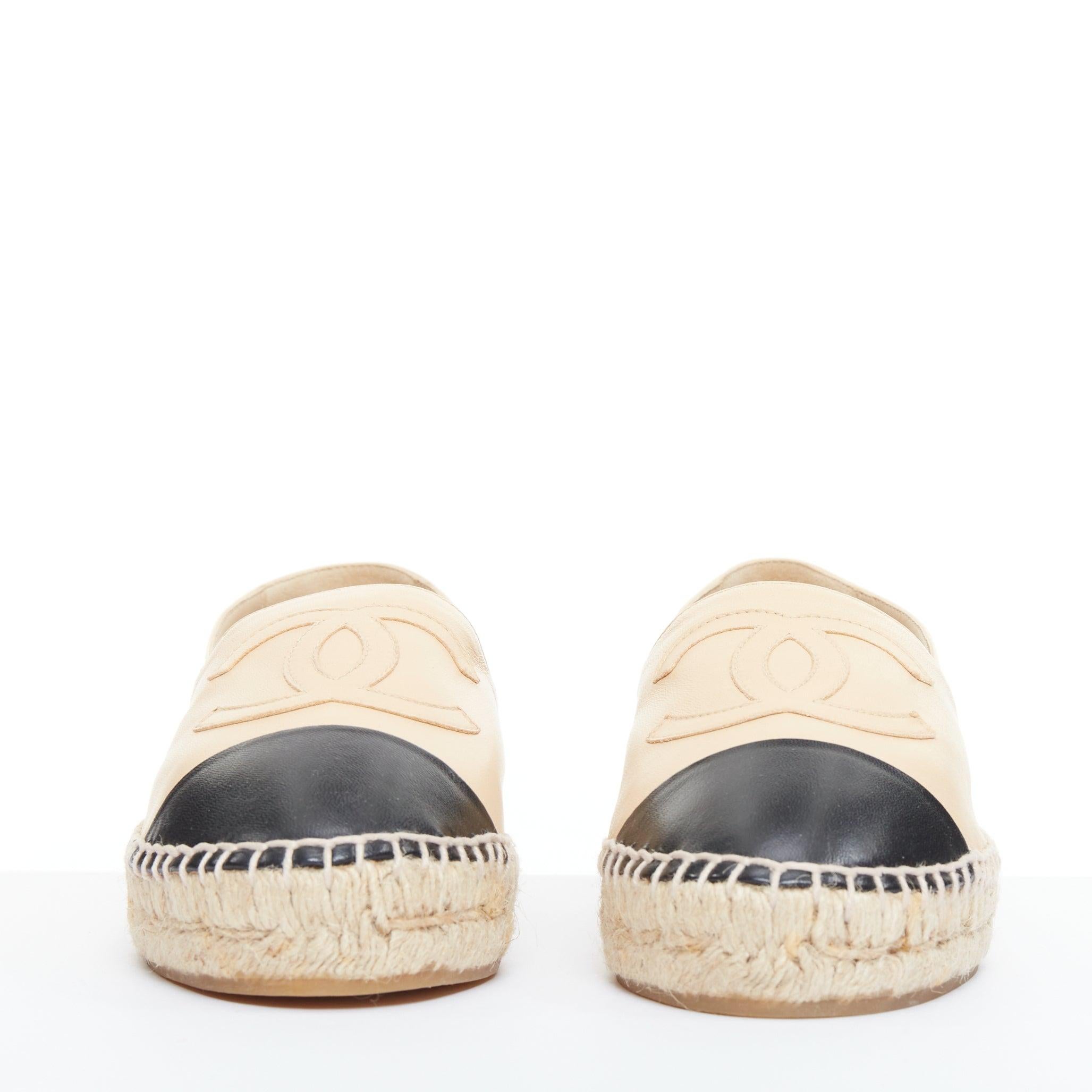 Beige CHANEL nude lamb leather CC logo black toe cap espadrille shoes EU37 en vente