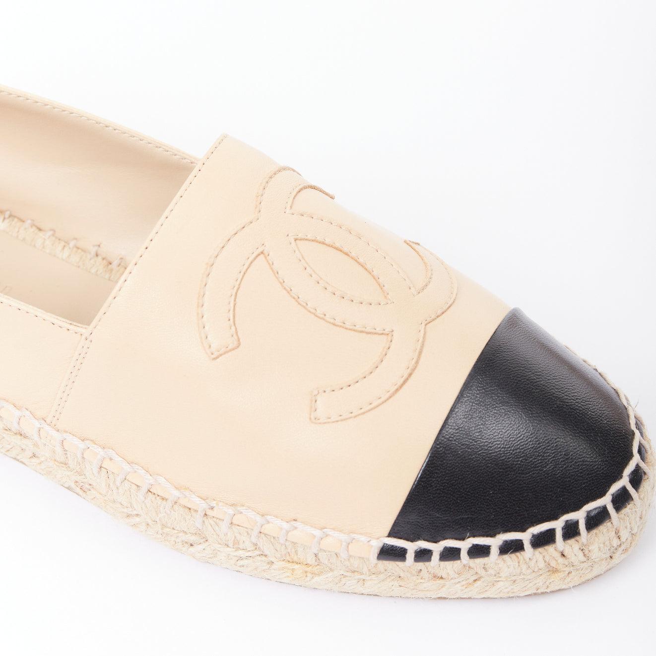 CHANEL nude lamb leather CC logo black toe cap espadrille shoes EU37 en vente 2