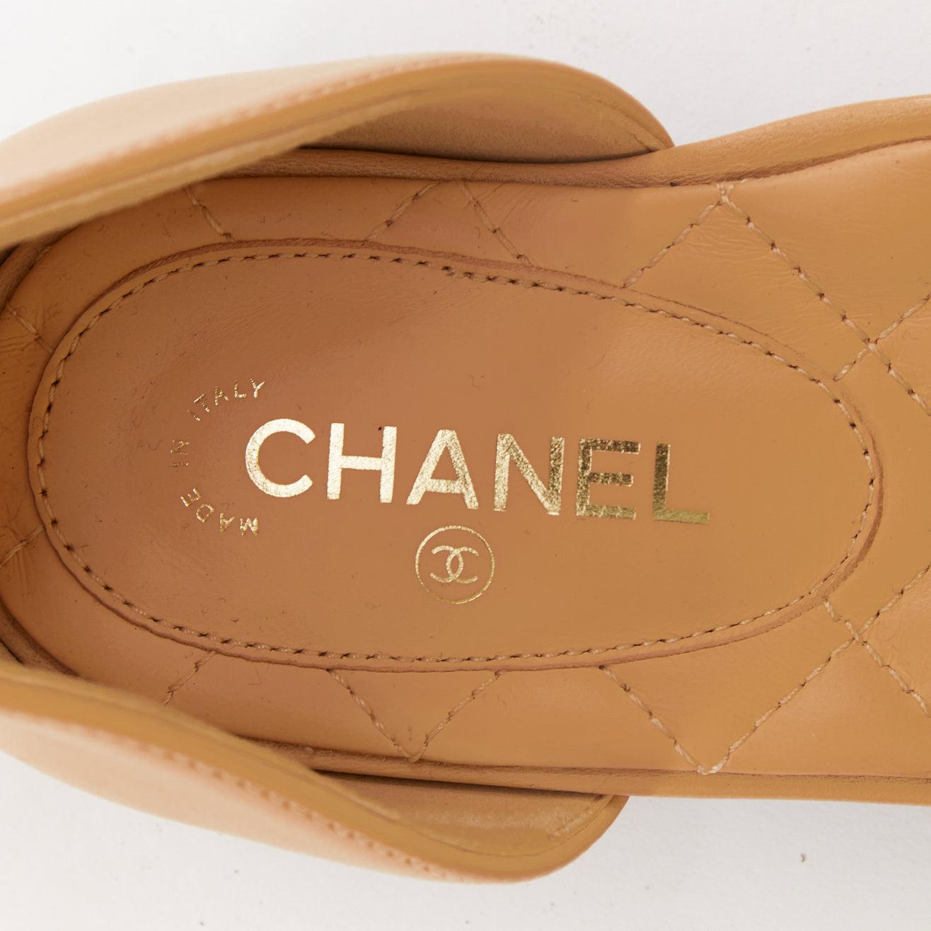 Chanel nudo in pelle d'agnello con impunture in gros grain CAP con cinturino alla caviglia EU38.5 in vendita 4