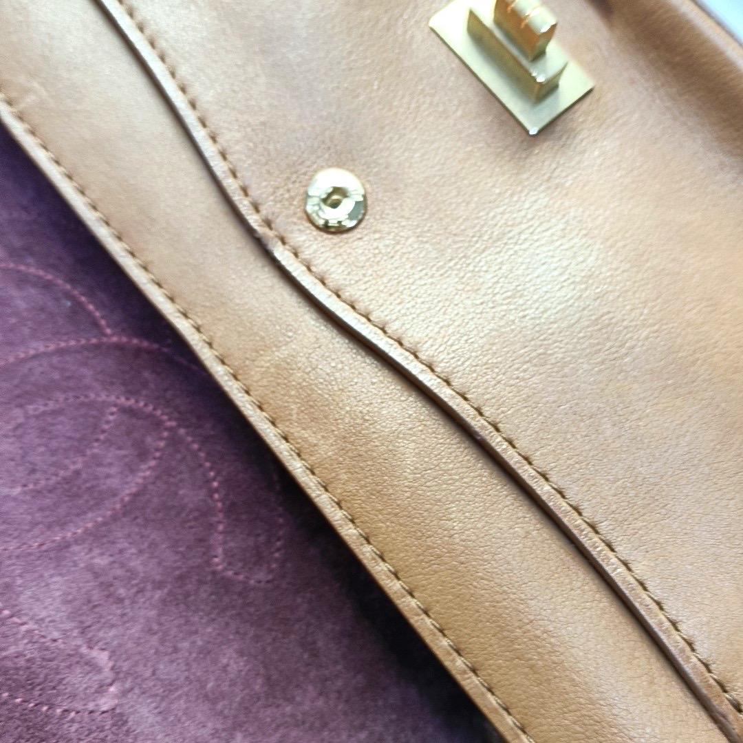 Chanel - Medallion 2.55 Reissue - Sac à double rabat en cuir de veau Brown - Chaîne en or 201 en vente 2