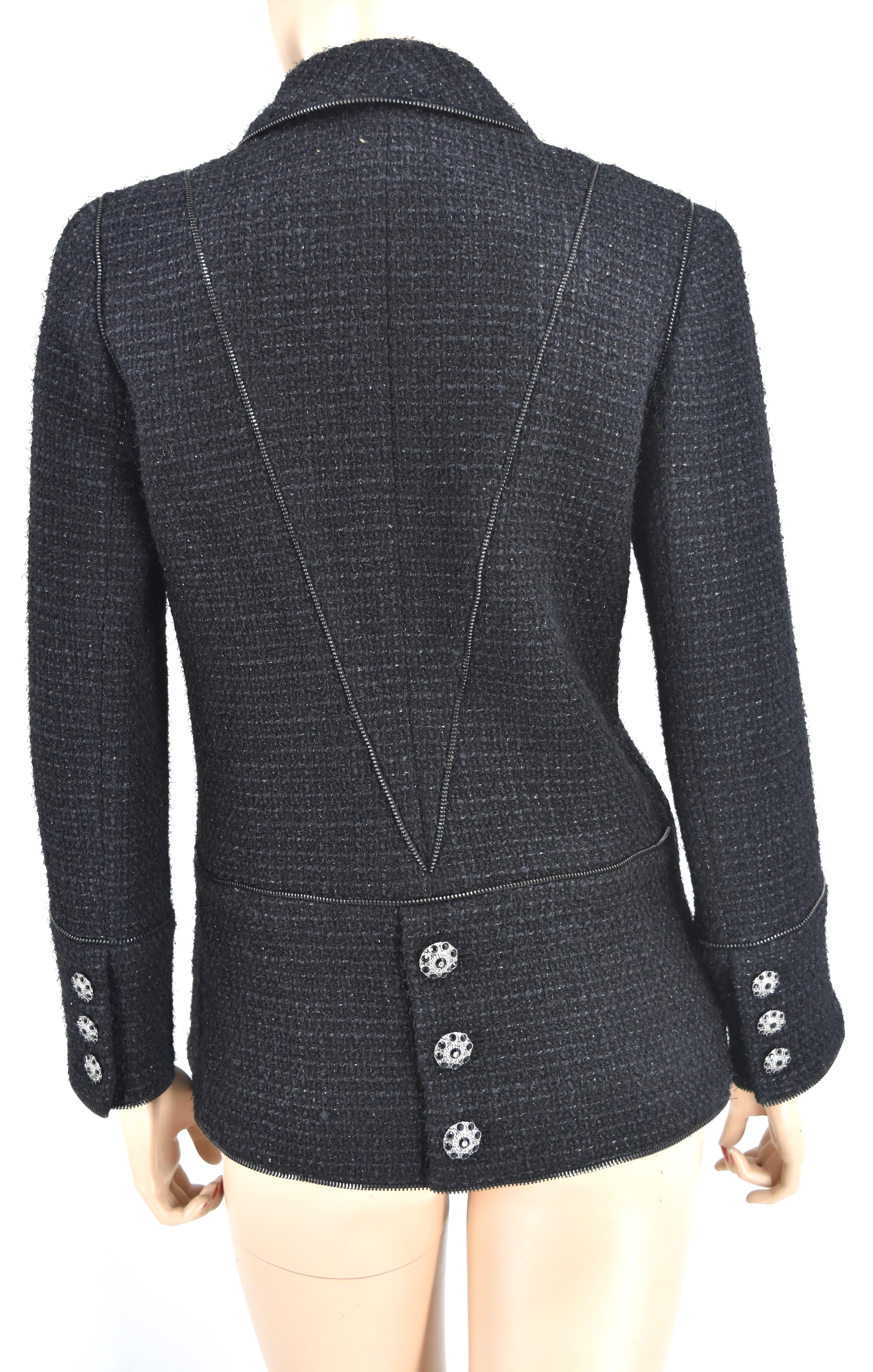 Die begehrteste Jacke von Chanel aus der Chanel Herbstkollektion 2008. Es ist neu mit Tag.