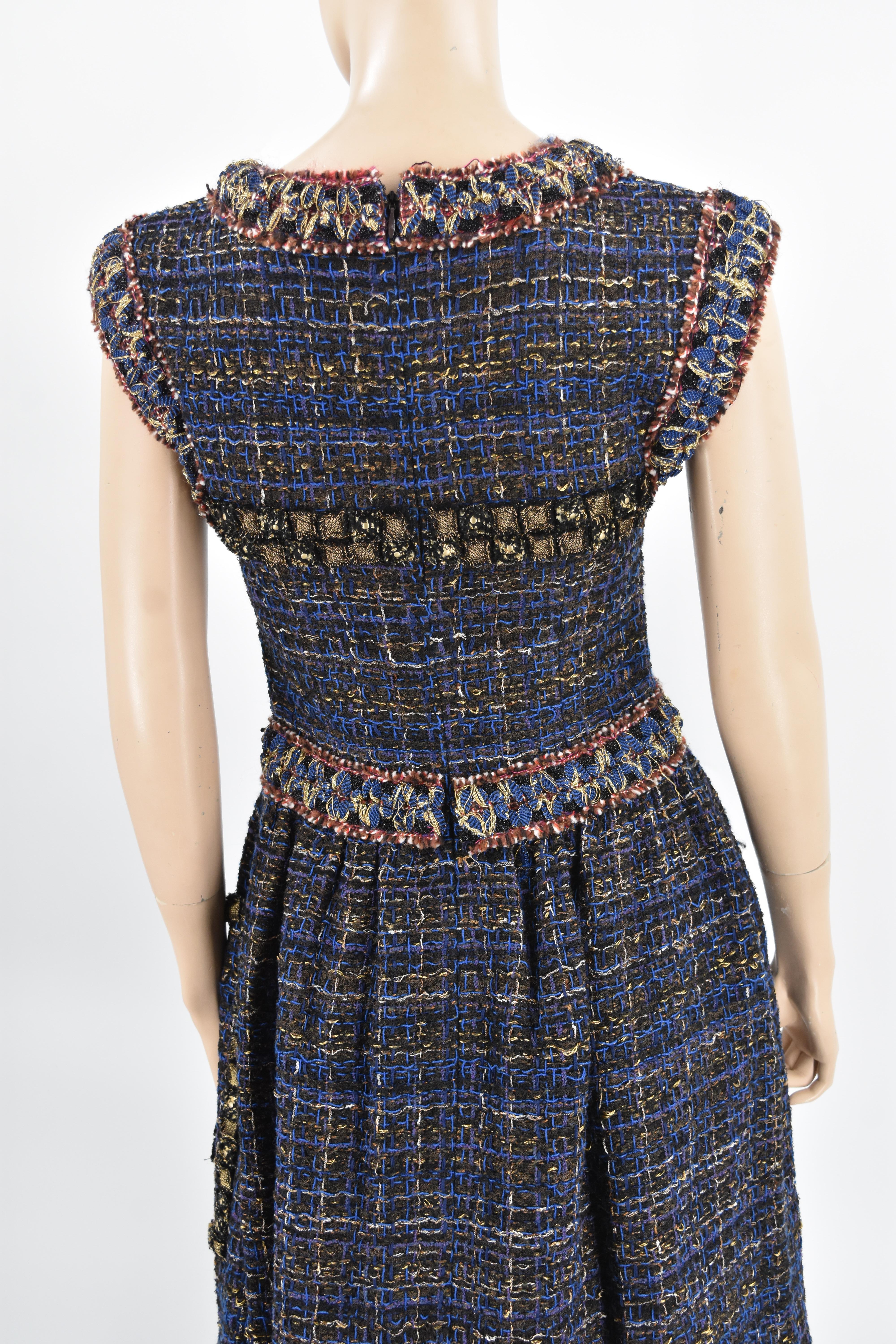 Nero Chanel NWT 11A Autunno 2011 Vestito in tweed con logo CC 36 Raro Nuovo in vendita