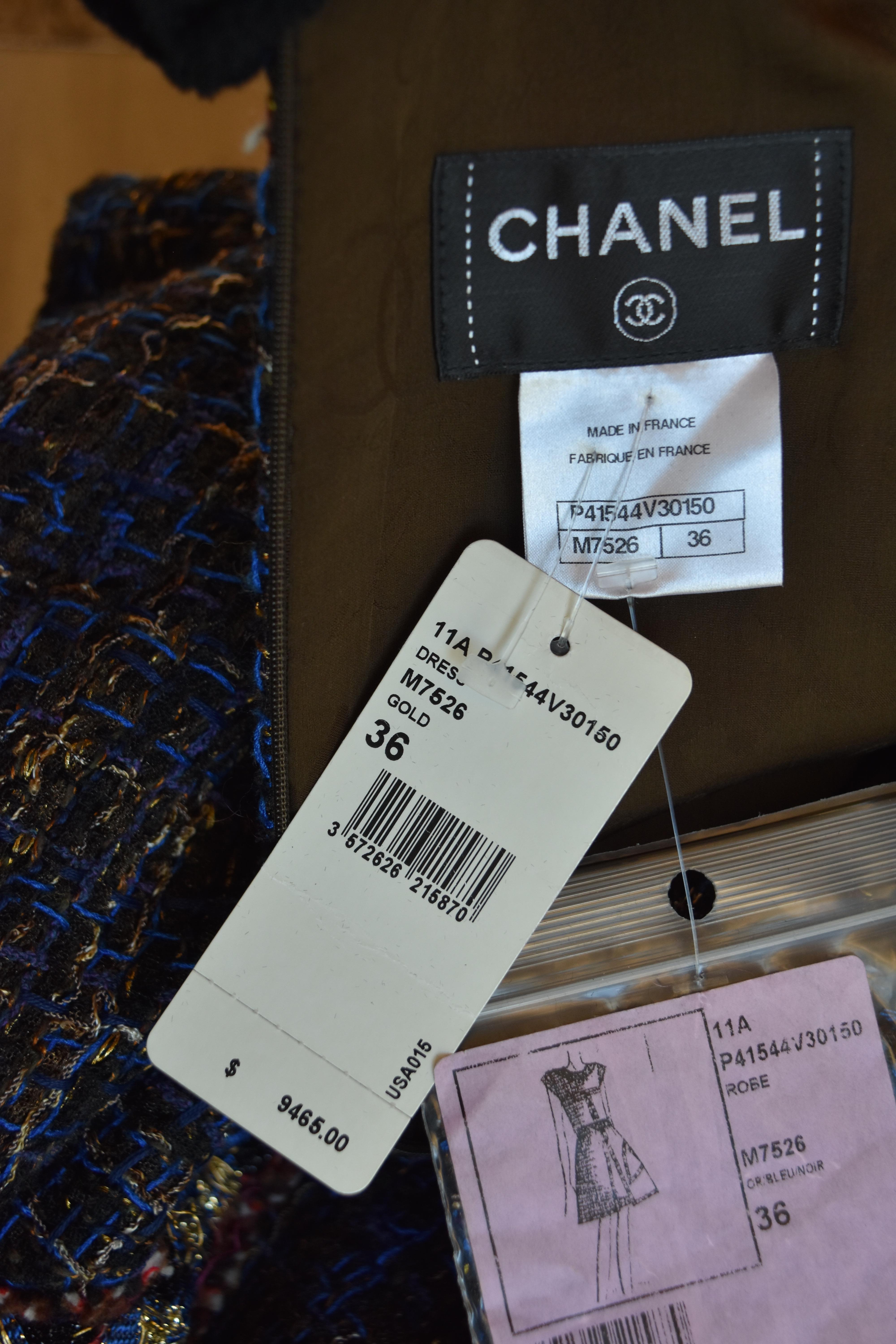 Chanel NWT 11A Autunno 2011 Vestito in tweed con logo CC 36 Raro Nuovo in vendita 1