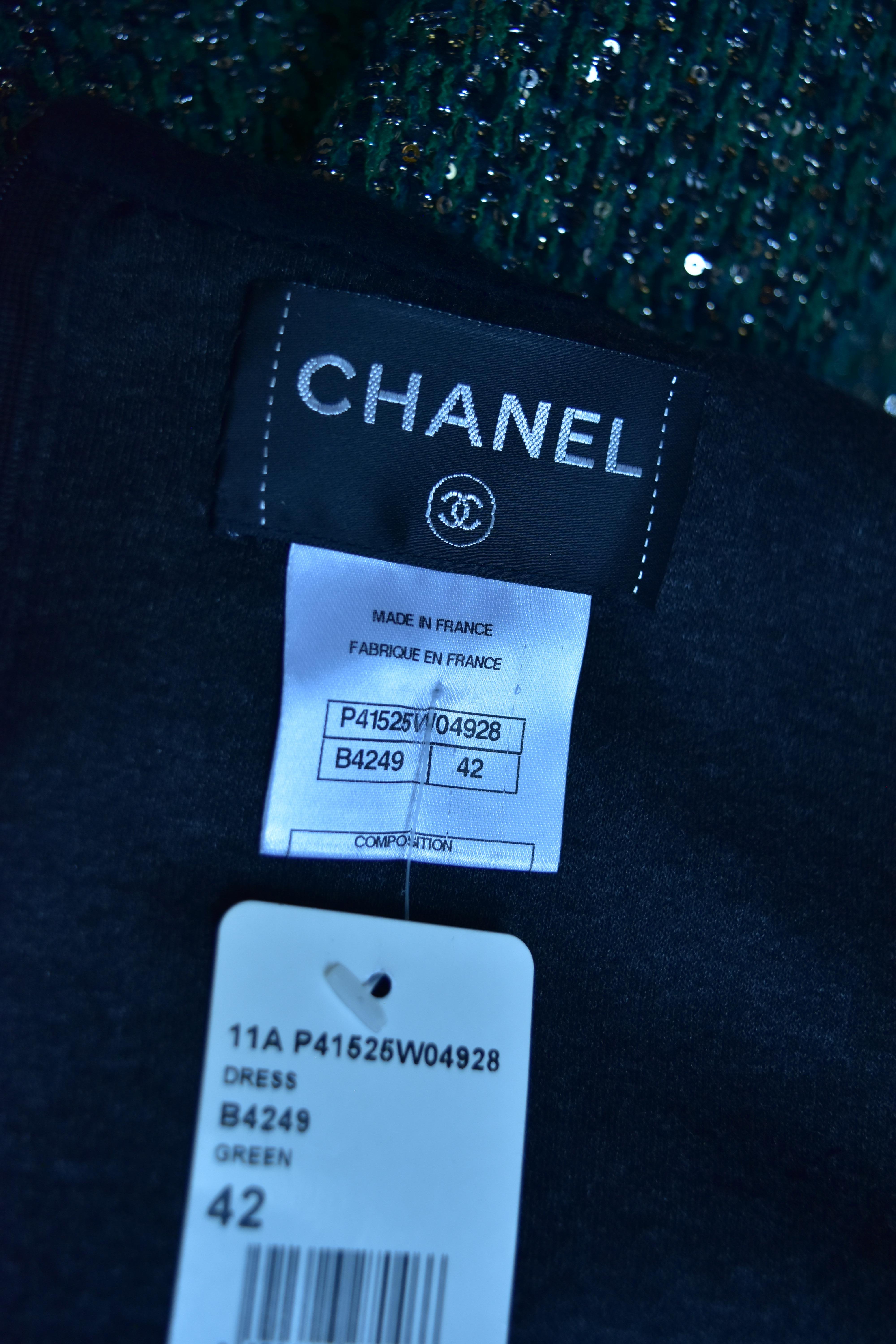 Women's or Men's Chanel NWT 11A Fall 2011 Tweed Runway Dress 42 New For Sale
