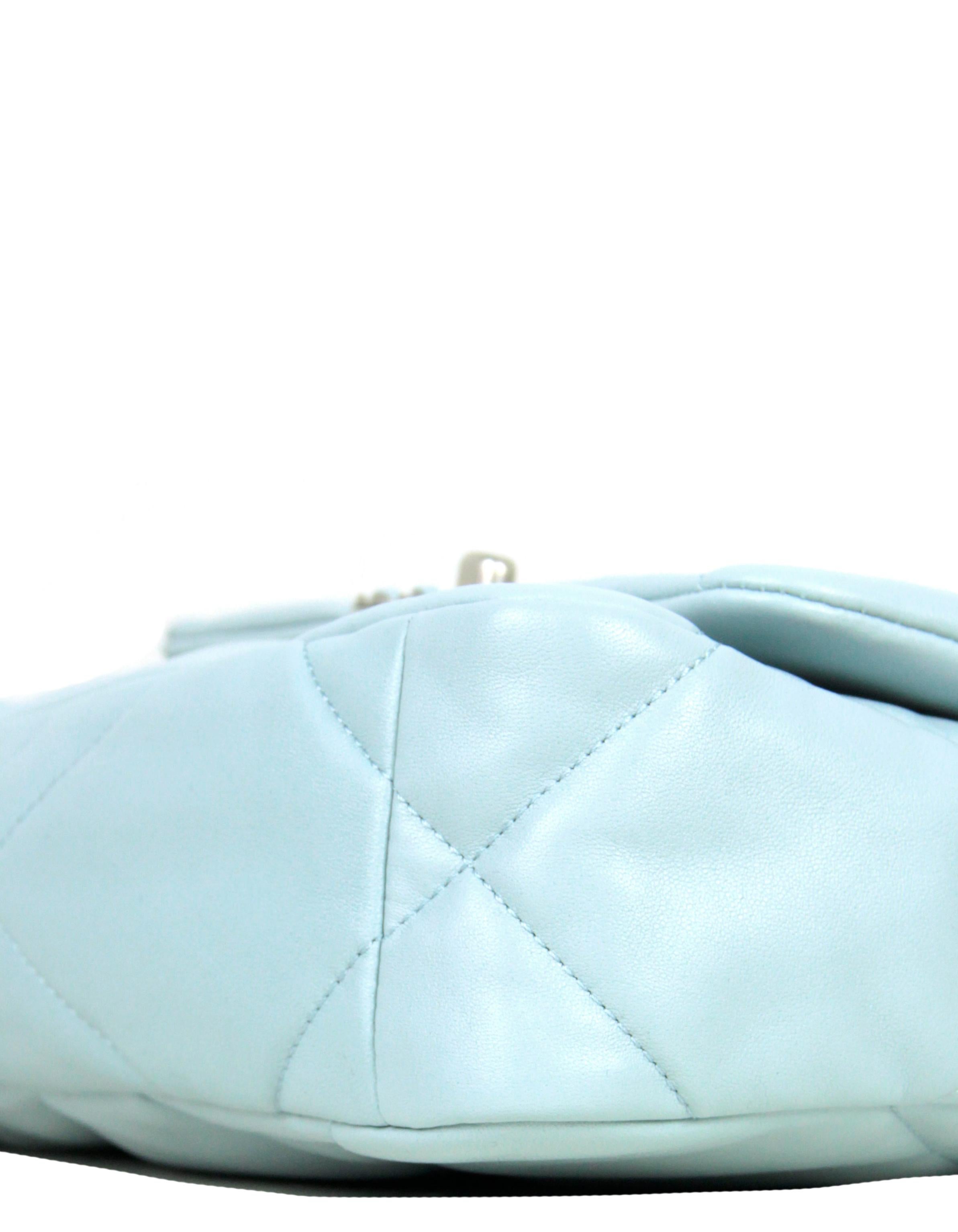 Chanel NWT 2022 Light Blue Lambskin Leather Quilted Medium 19 Bag In New Condition In New York, NY