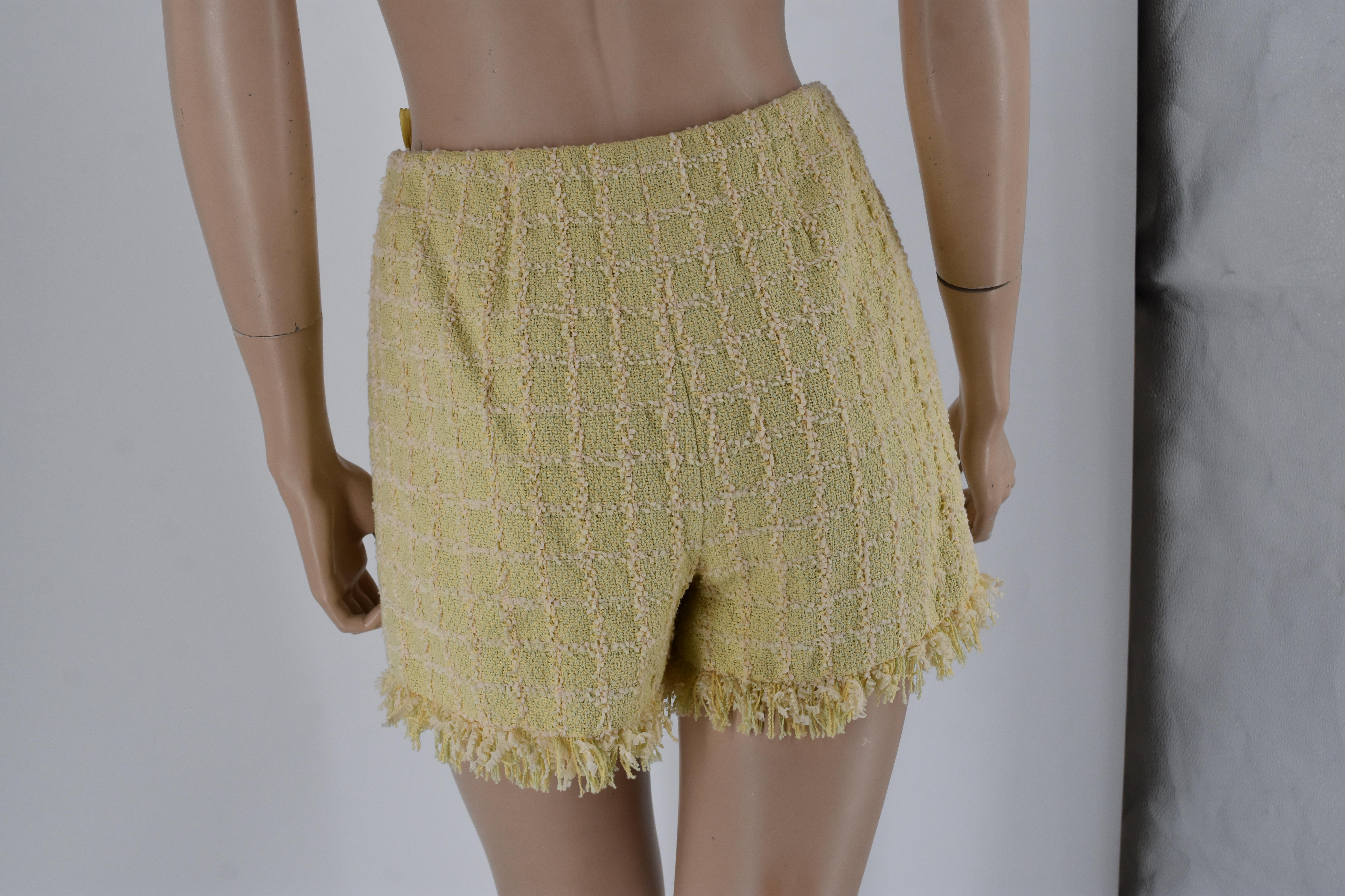 Women's Chanel NWT 94P 1994 Runway Tweed Shorts Multicolor 40 and Fabric Swatch For Sale