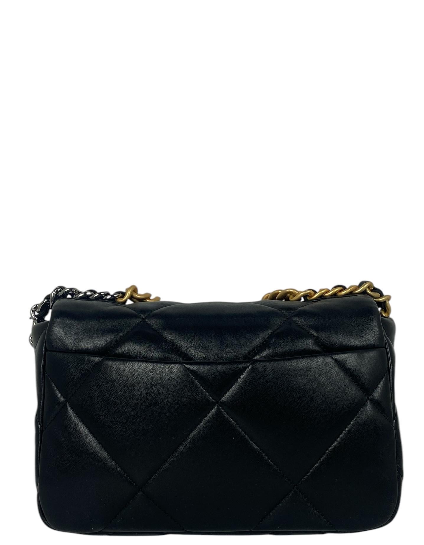 Chanel NWT Black Lambskin Leather Quilted Medium 19 Bag In New Condition In New York, NY