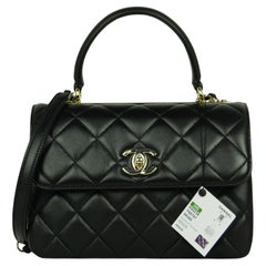 Chanel NEU Schwarze gesteppte, trendige CC Dual Handle Flap Bag aus Lammfell und Leder