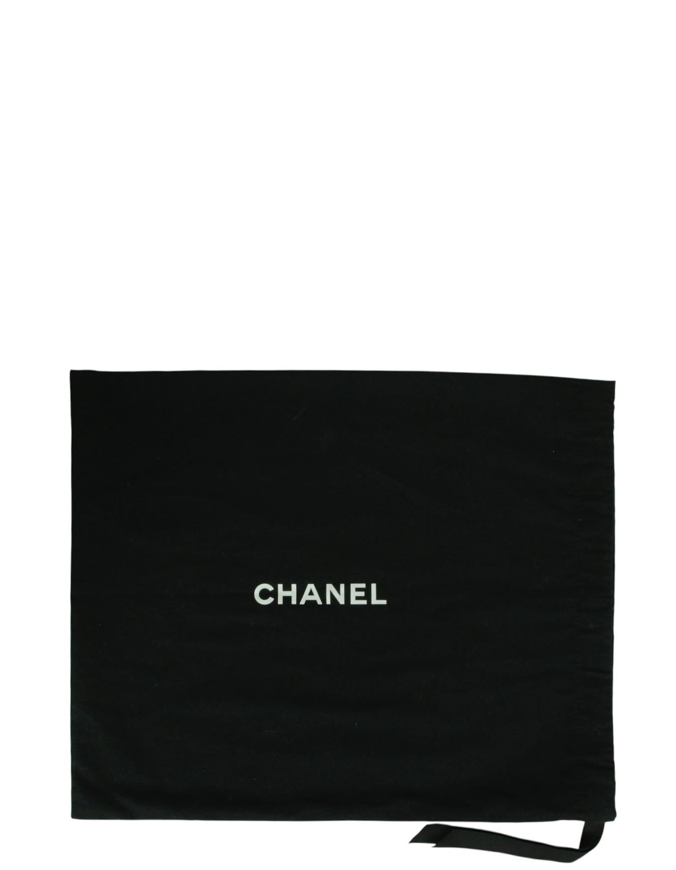 Chanel NWT Sac moyen 19 en cuir d'agneau blanc matelassé en vente 4