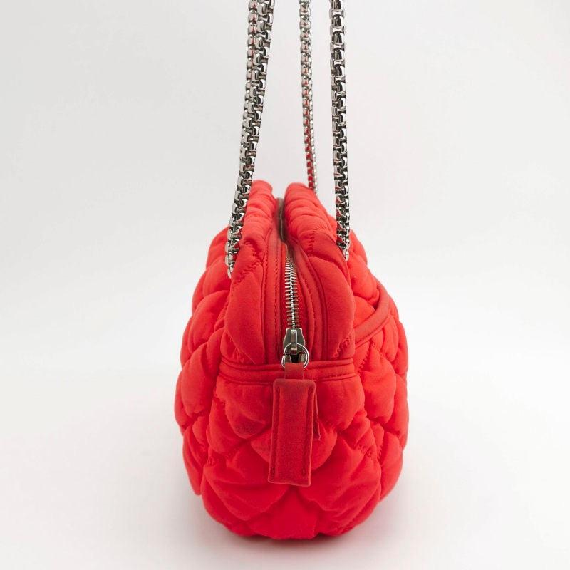 Chanel Nylon Bubble Striped Quilt Accordion Flap Bag Red In Good Condition In AUBERVILLIERS, FR