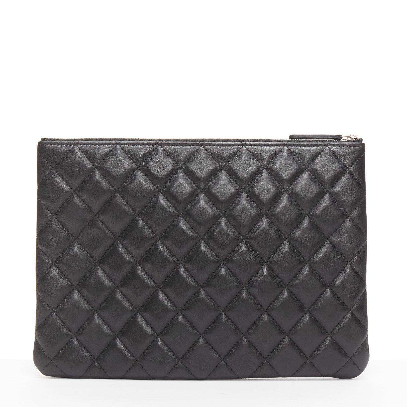 Women's CHANEL O Case black smooth leather matelasse quilted zip clutch bag For Sale