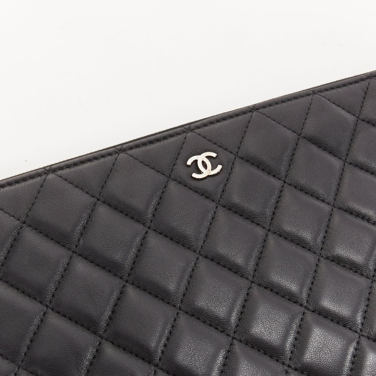 CHANEL O Case black smooth leather matelasse quilted zip clutch bag For Sale 2