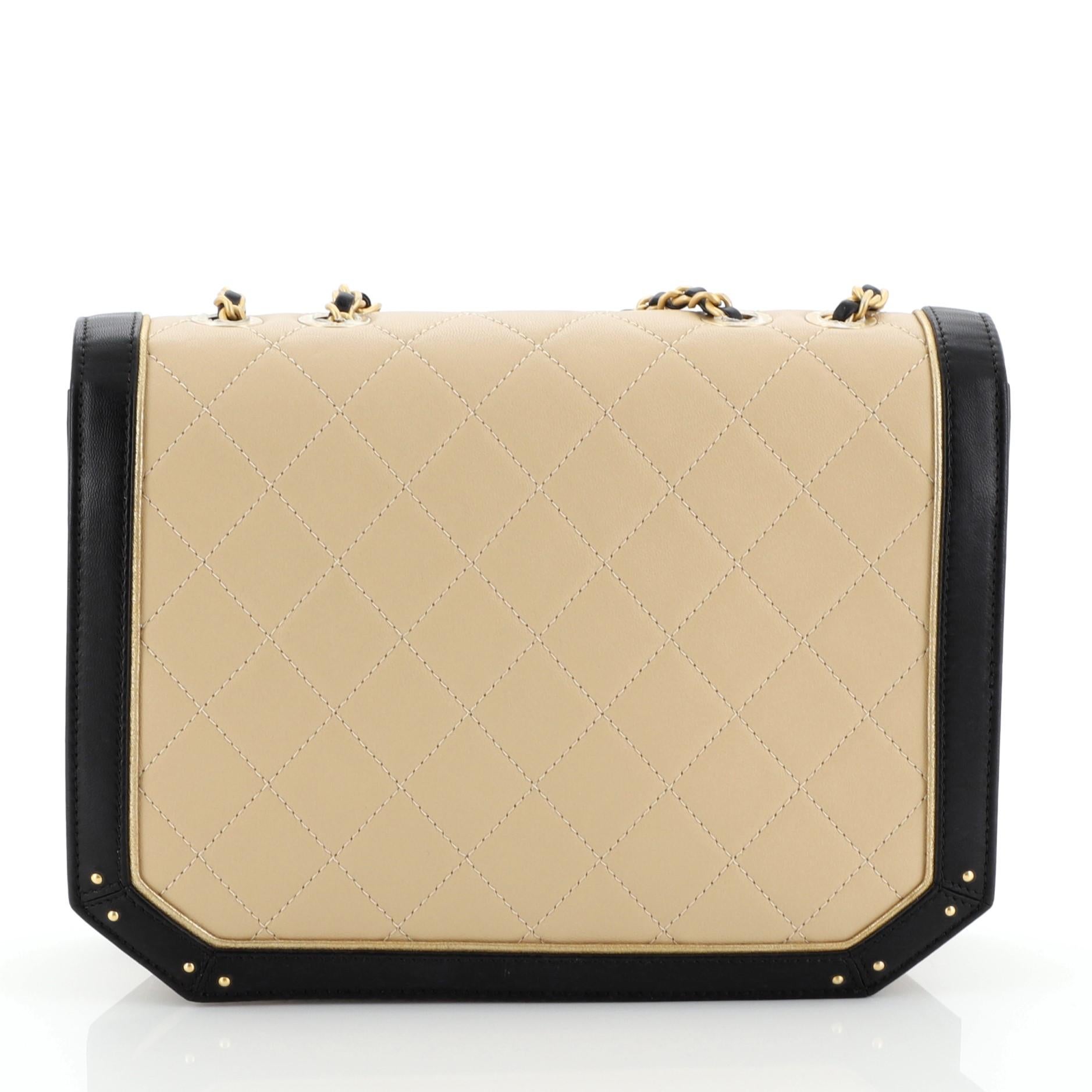 CHANEL bag in beige grained leather and 255 clasp  VALOIS VINTAGE PARIS