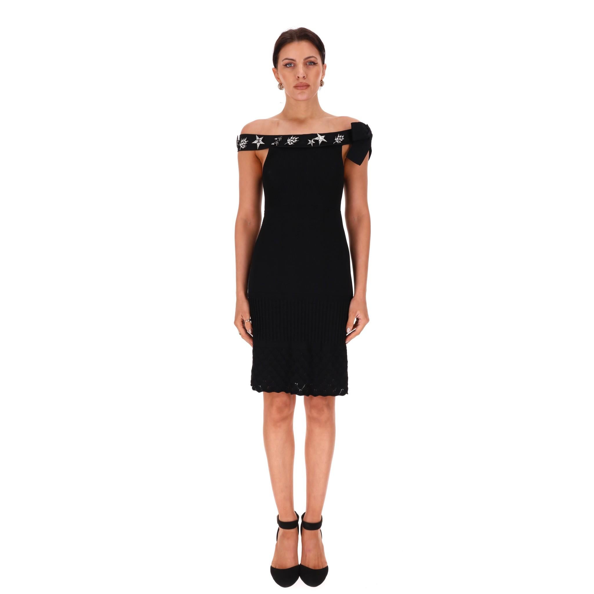 Rare Item - Chanel Off-The-Shoulder Dress With Crystal & 'CC' Logo Embellished Brooches

Black dress designed with off-the-shoulder strap embellished with multiple silver brooches fully encrusted with white crystals, such as pumps and iconic 'CC'
